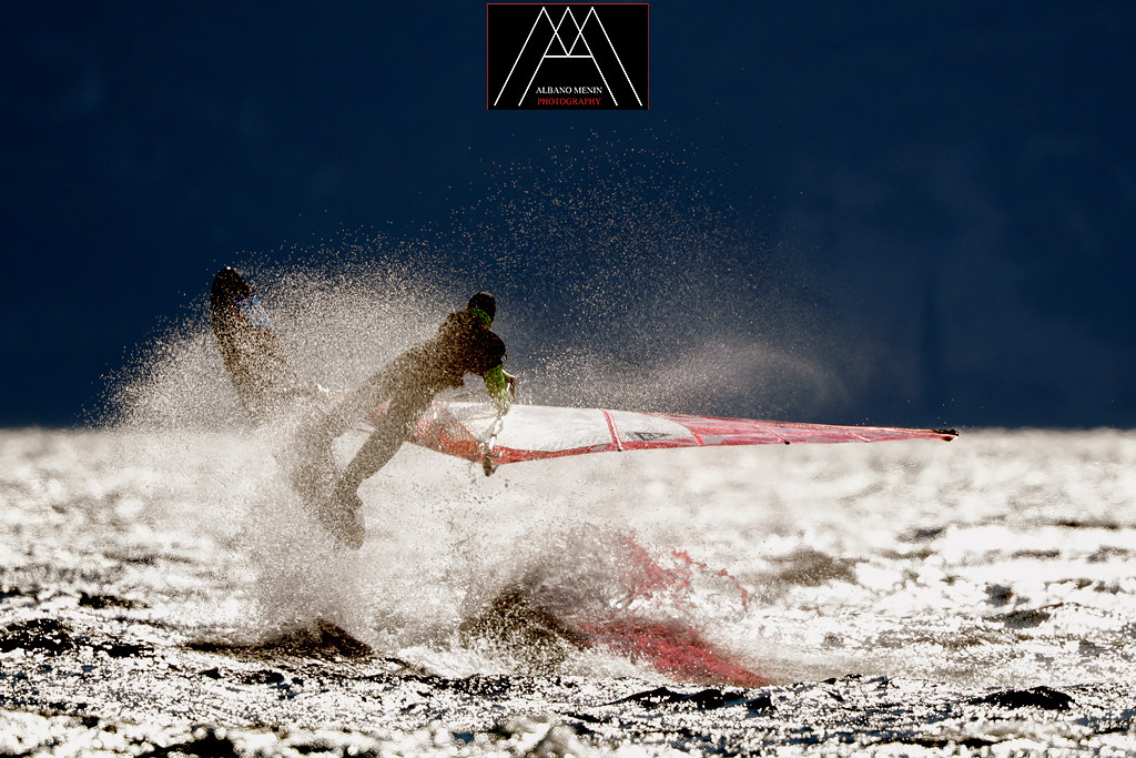 windsurf Freestyle. ..prime luci del mattino