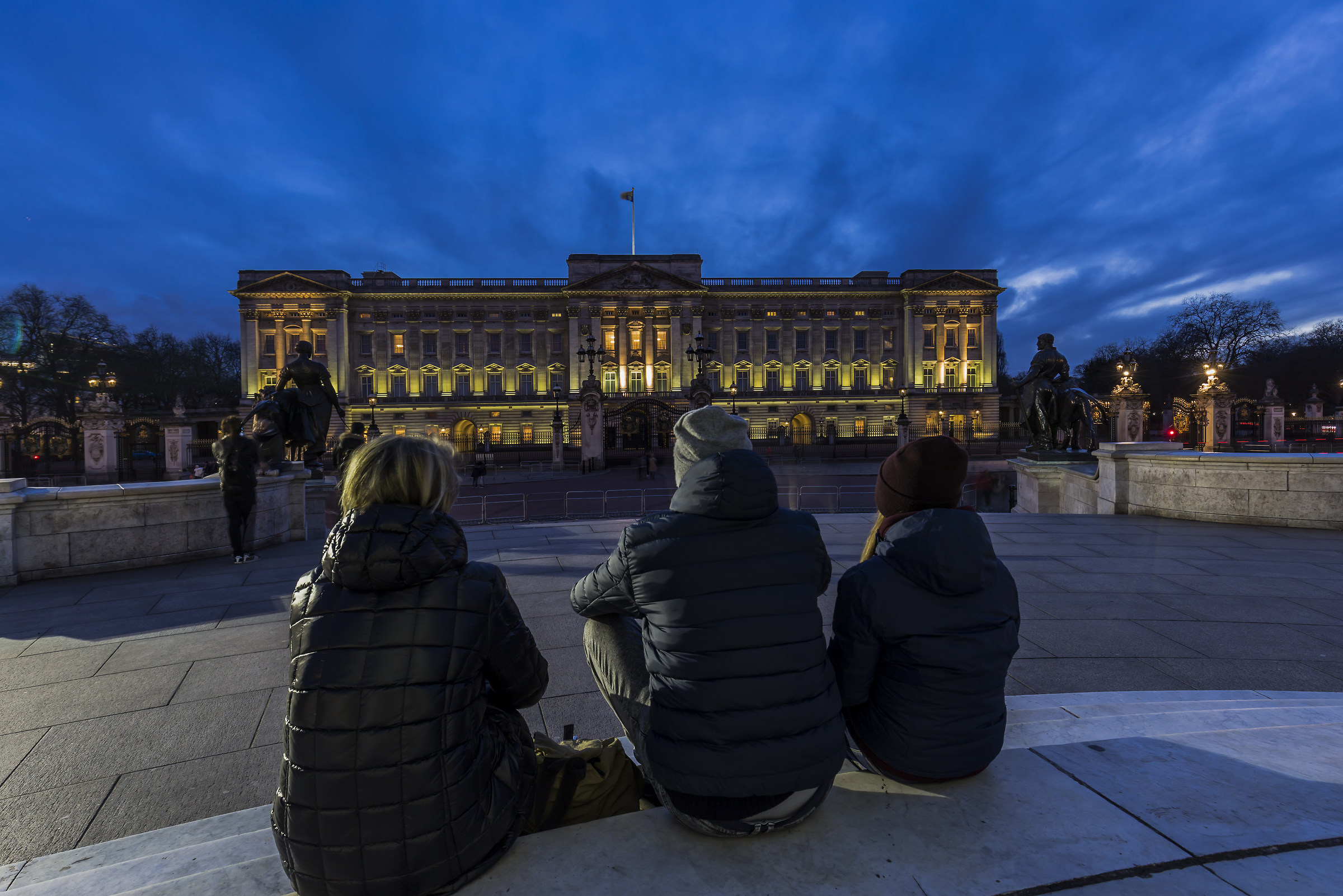 Waiting the Queen ... at Blue Hour