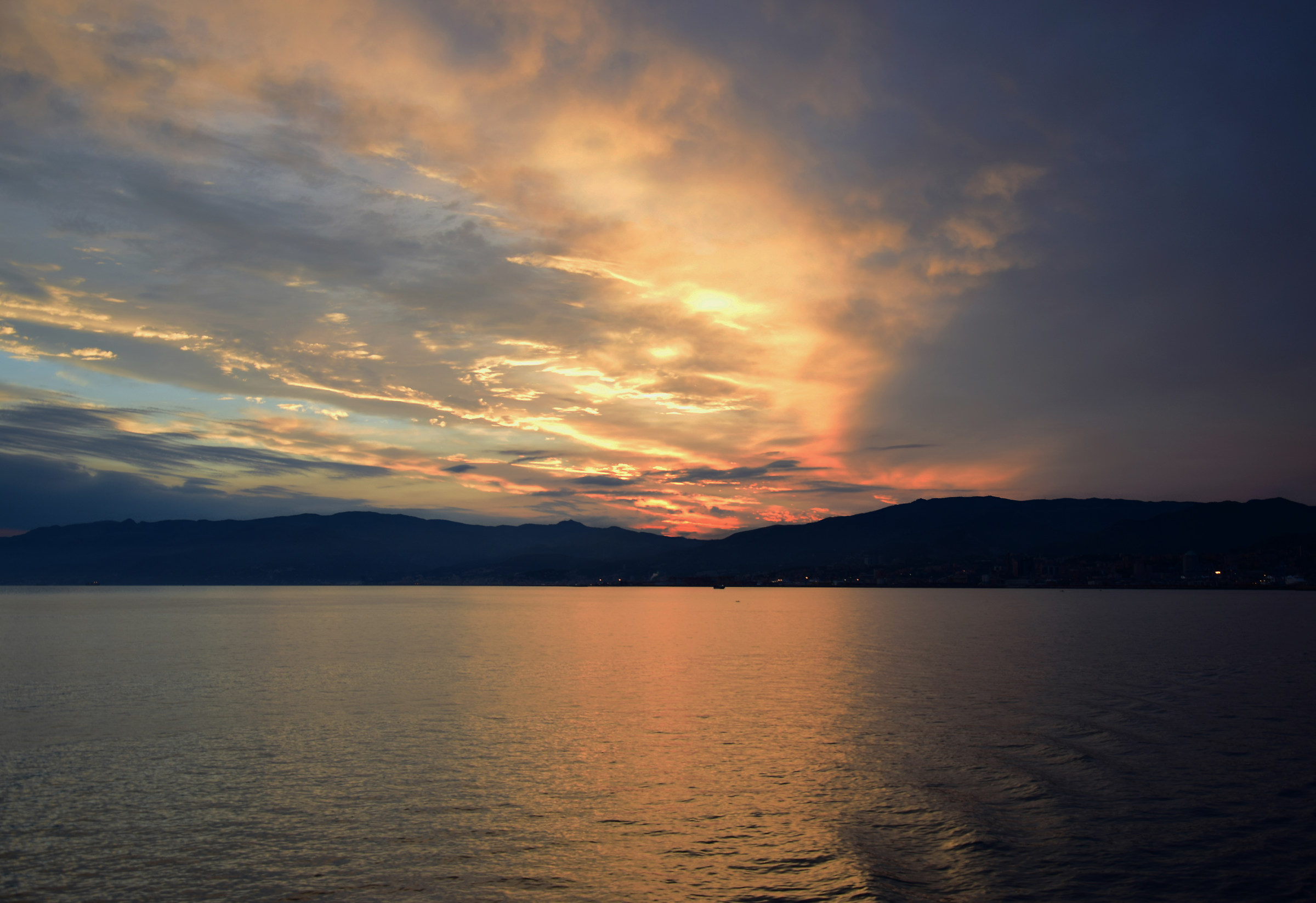 Tramonto dal traghetto