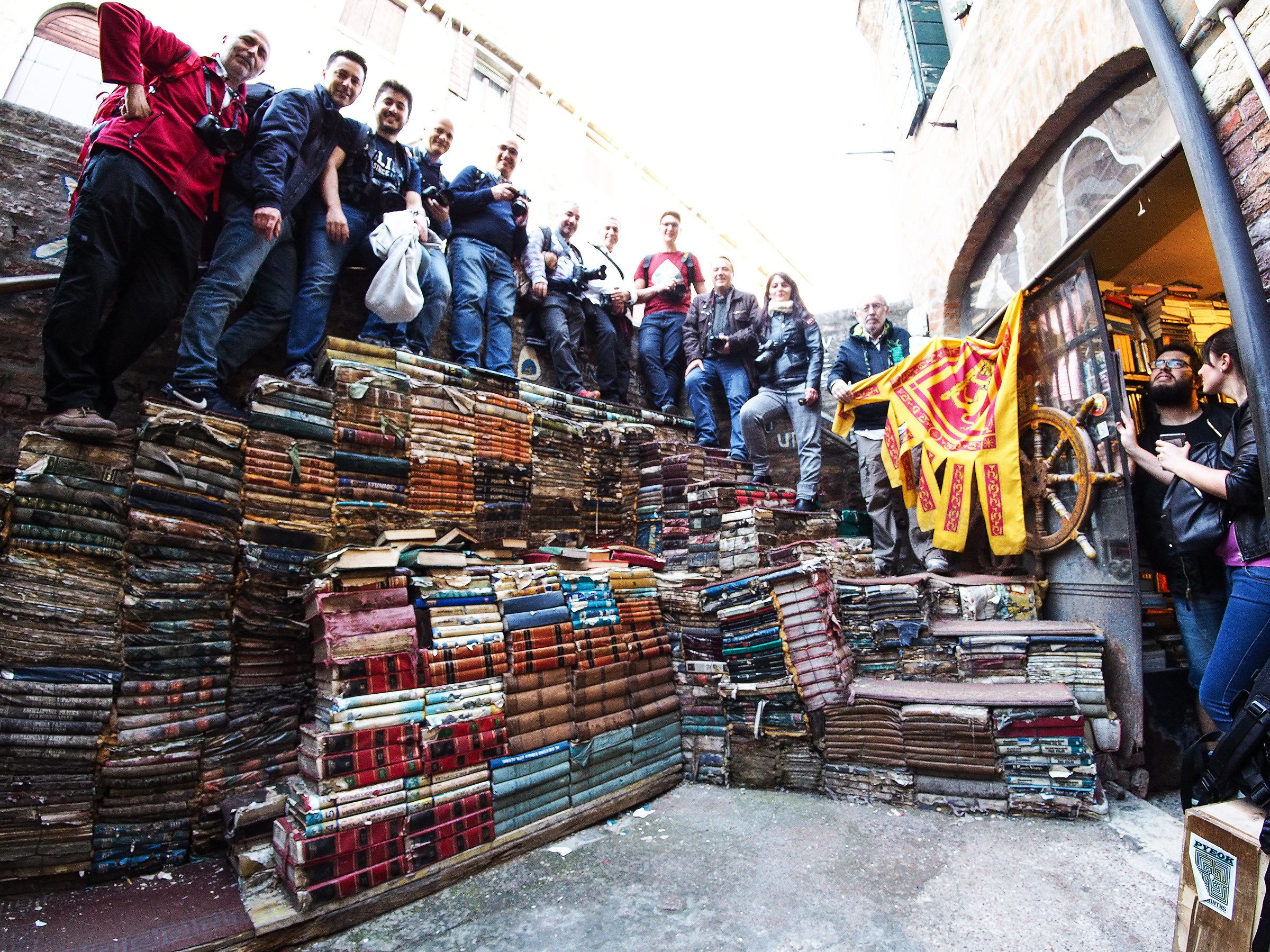 Con la cultura ai nostri piedi- Libreria Acqua Alta