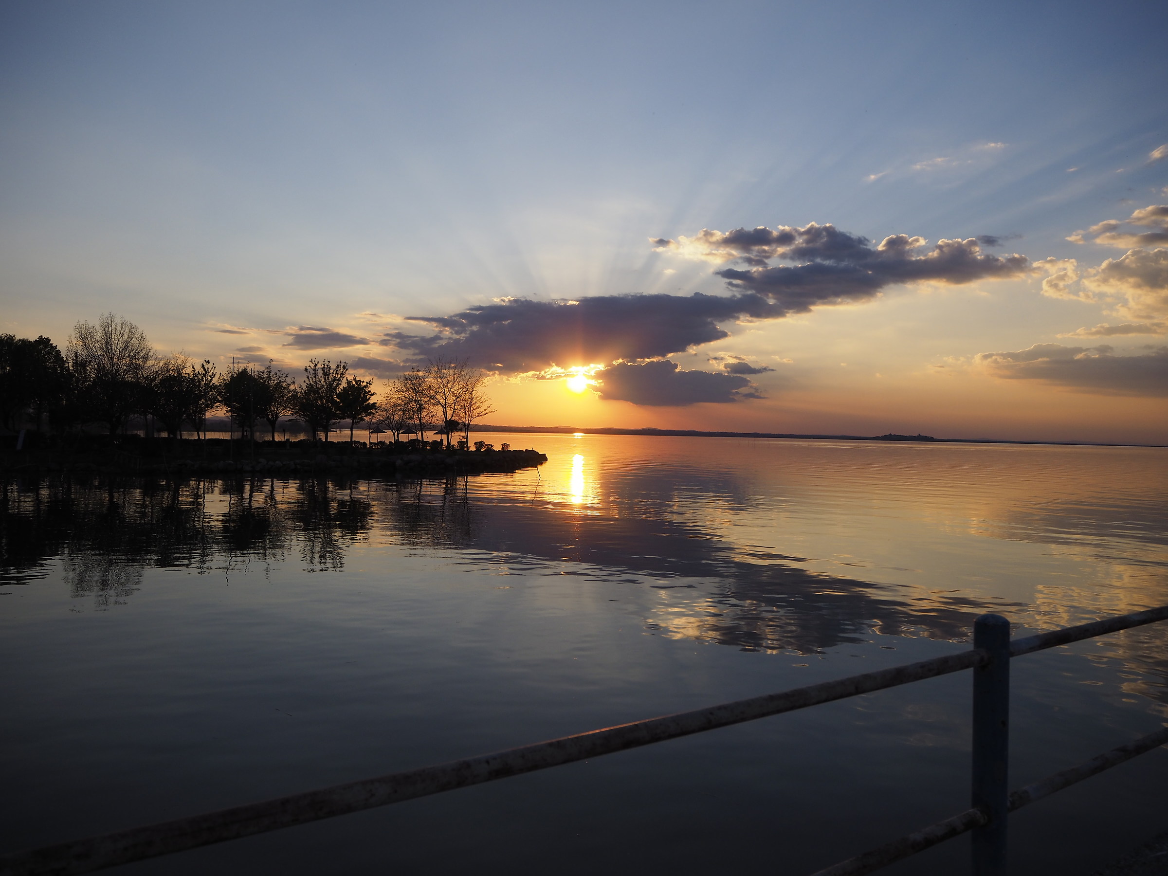 tramonto al Lago Trasimeno (pg)