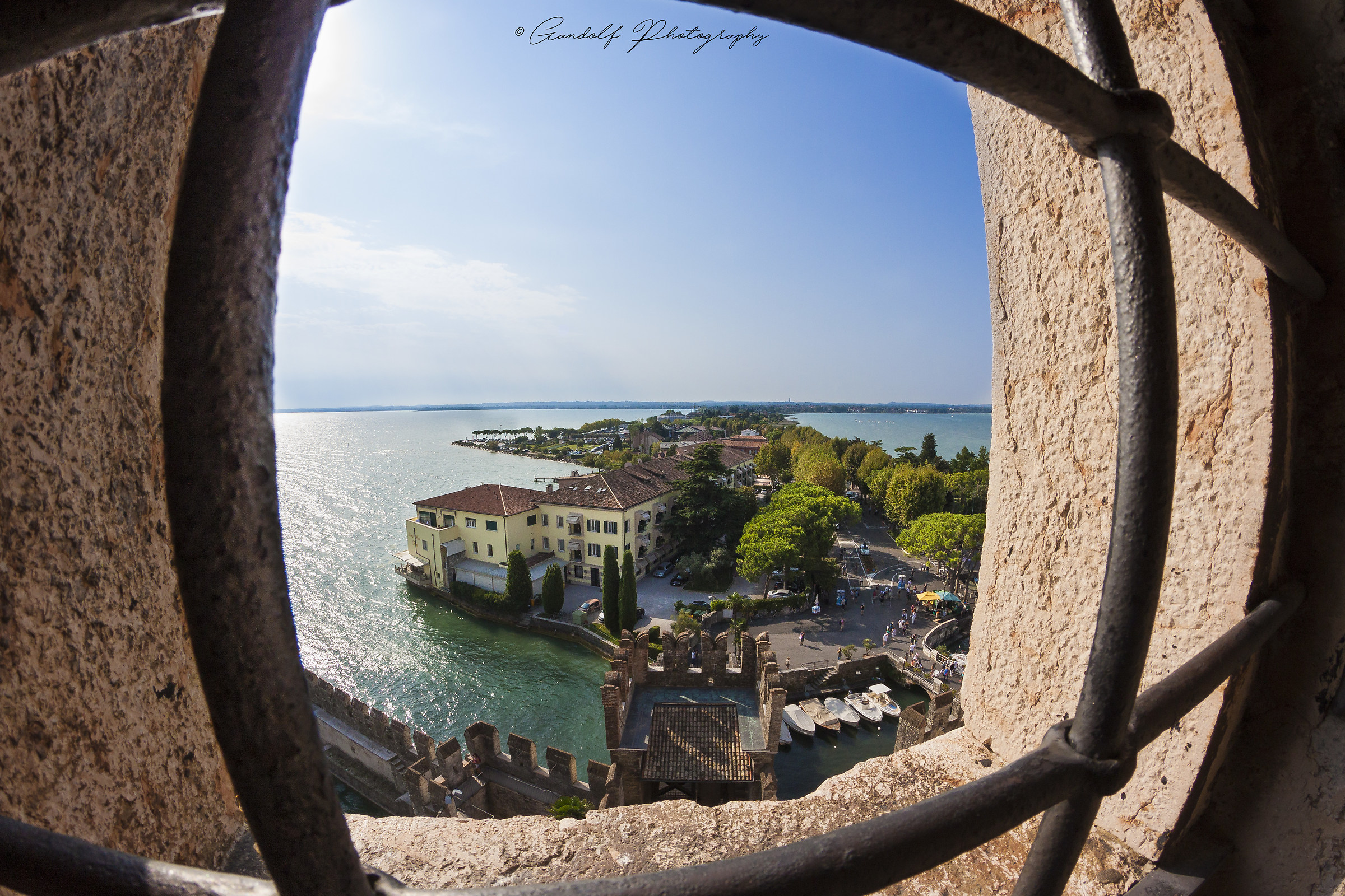 Finestra su Sirmione