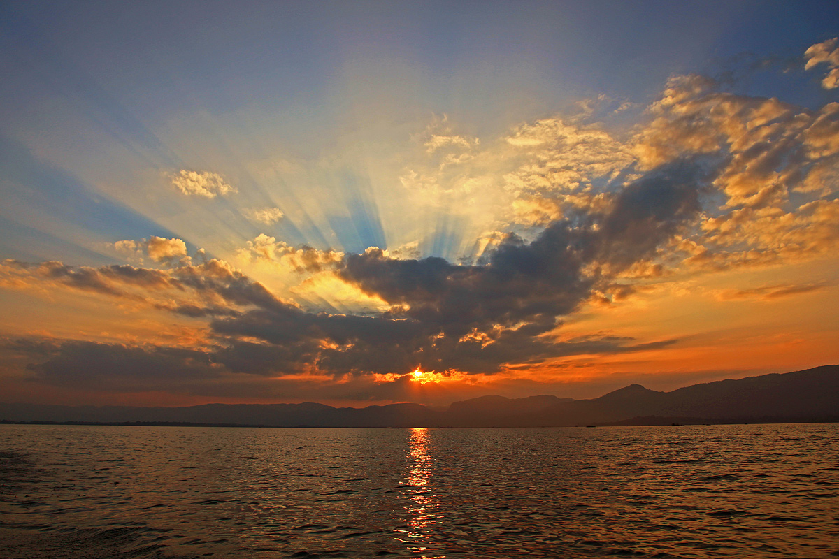 Tramonto Inle Lake