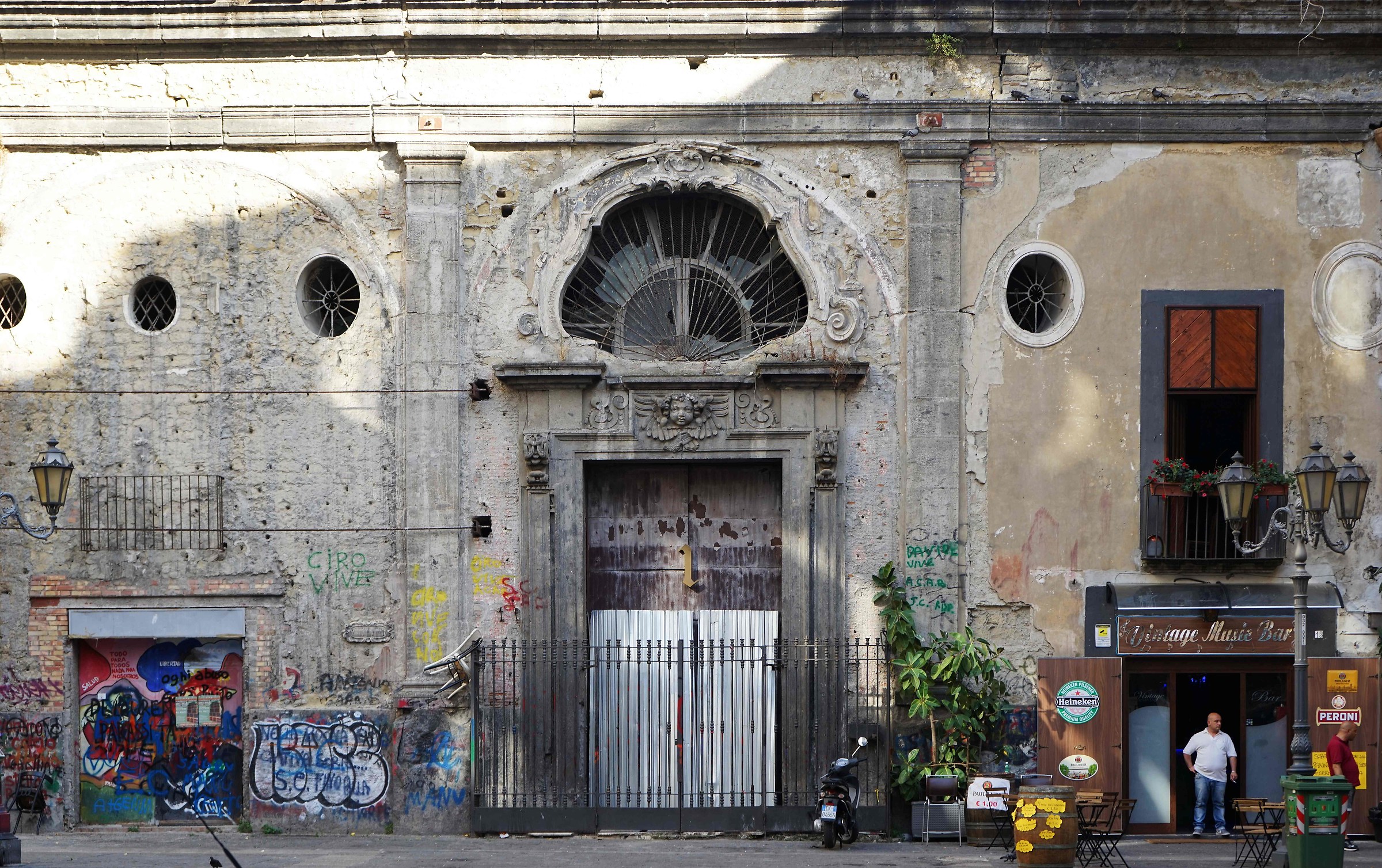Epoche sovrapposte / Napoli