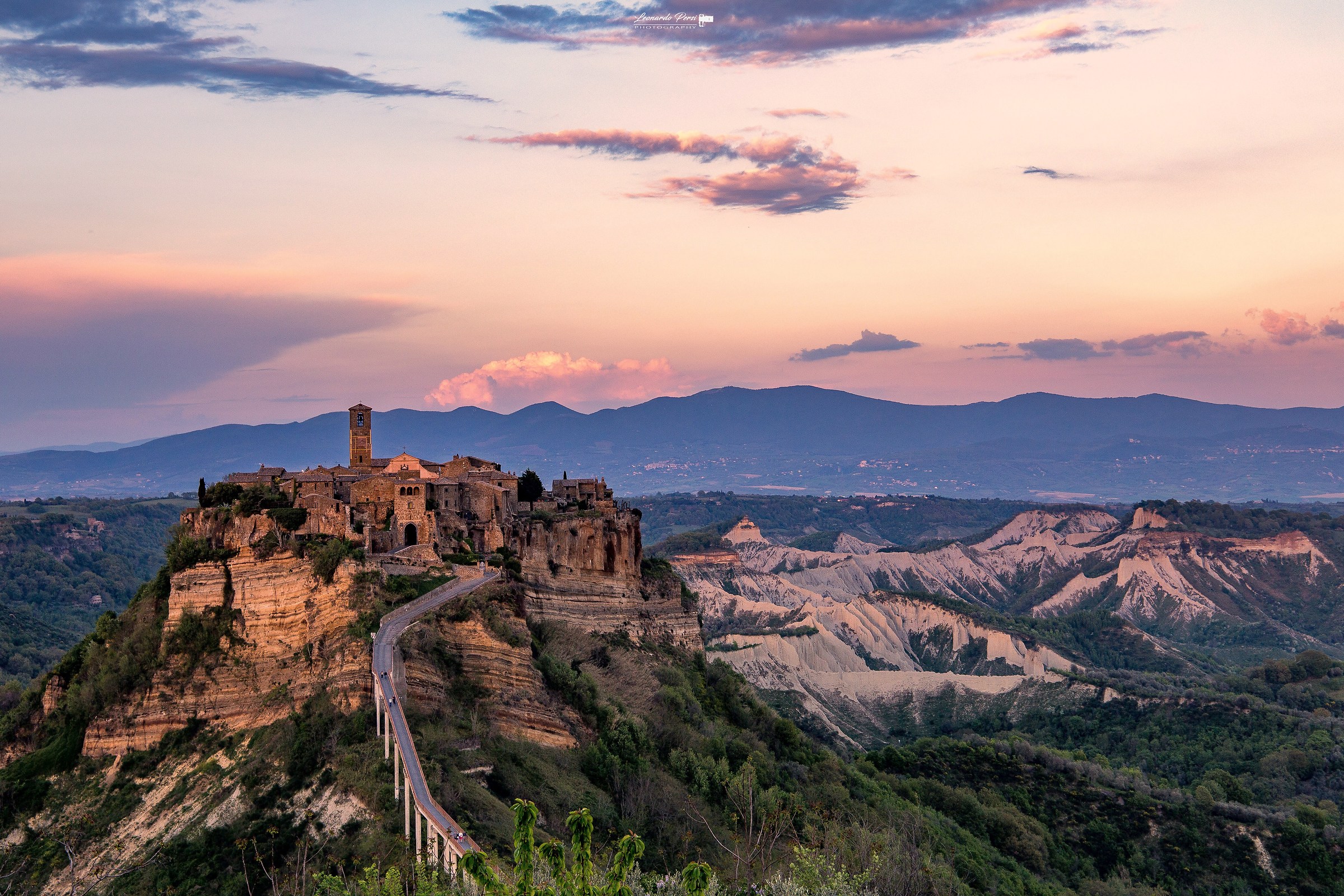 Civita e i suoi Calanchi