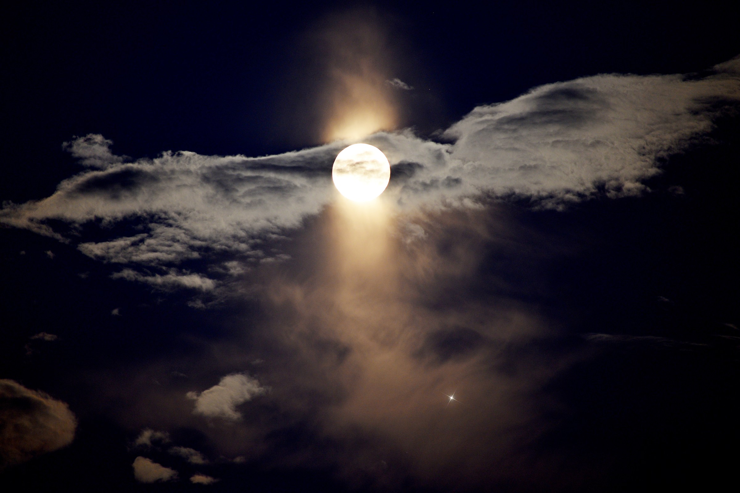 Moon and Jupiter, in an evening of clouds and reflected ligh...