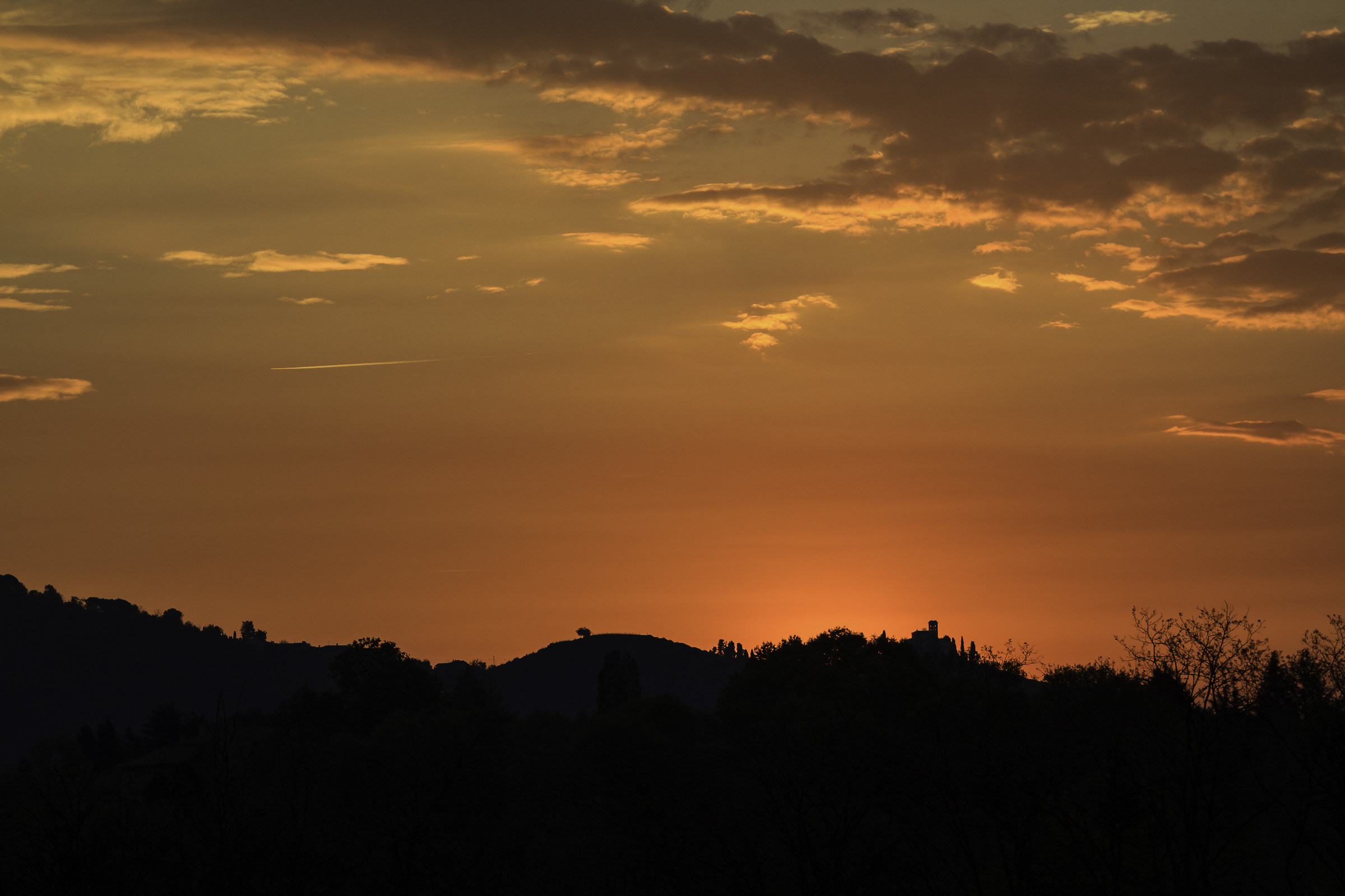 il sole incendia montevecchia