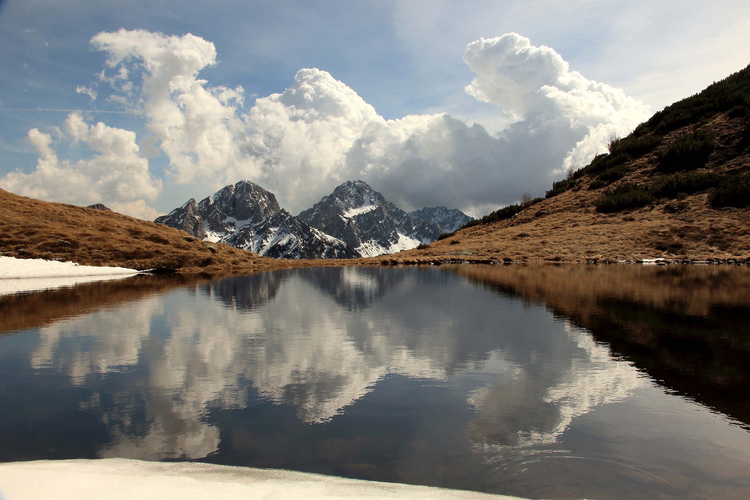 the fireplace in the mirror