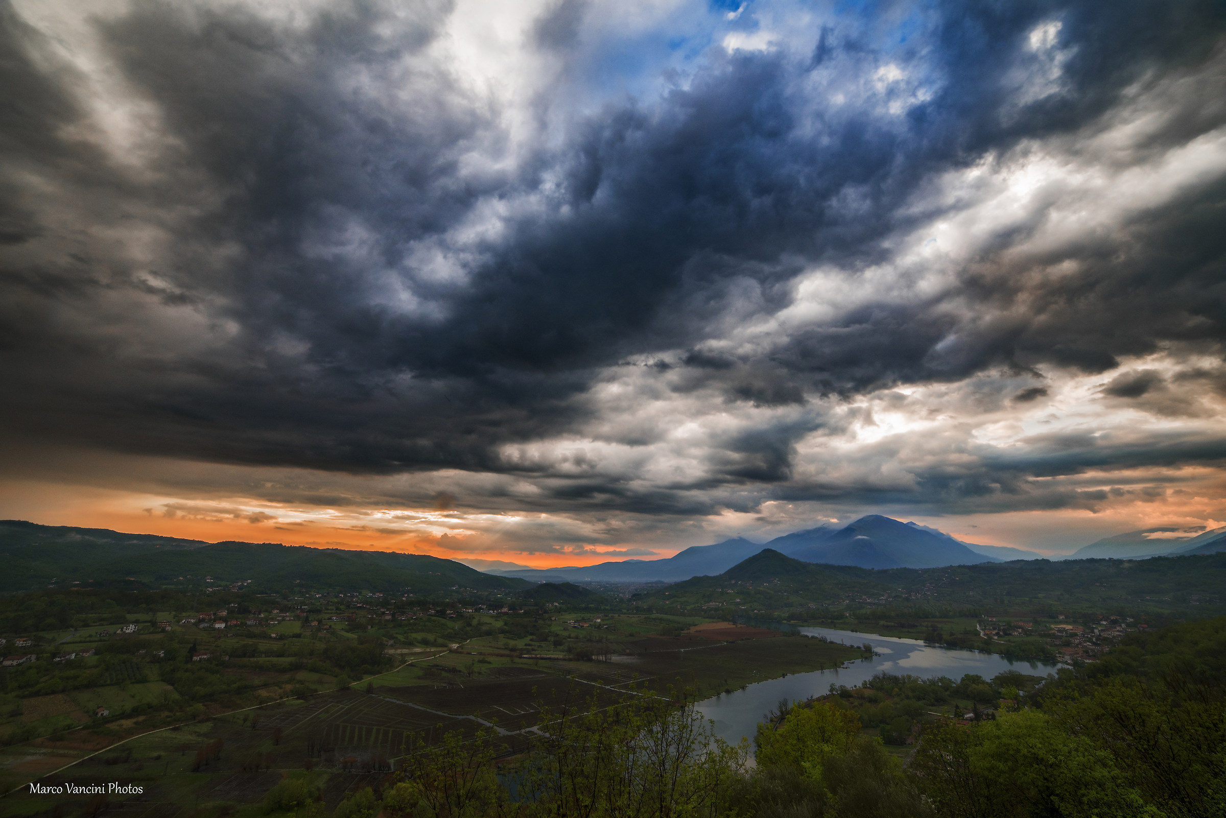 Tra temporale e tramonto