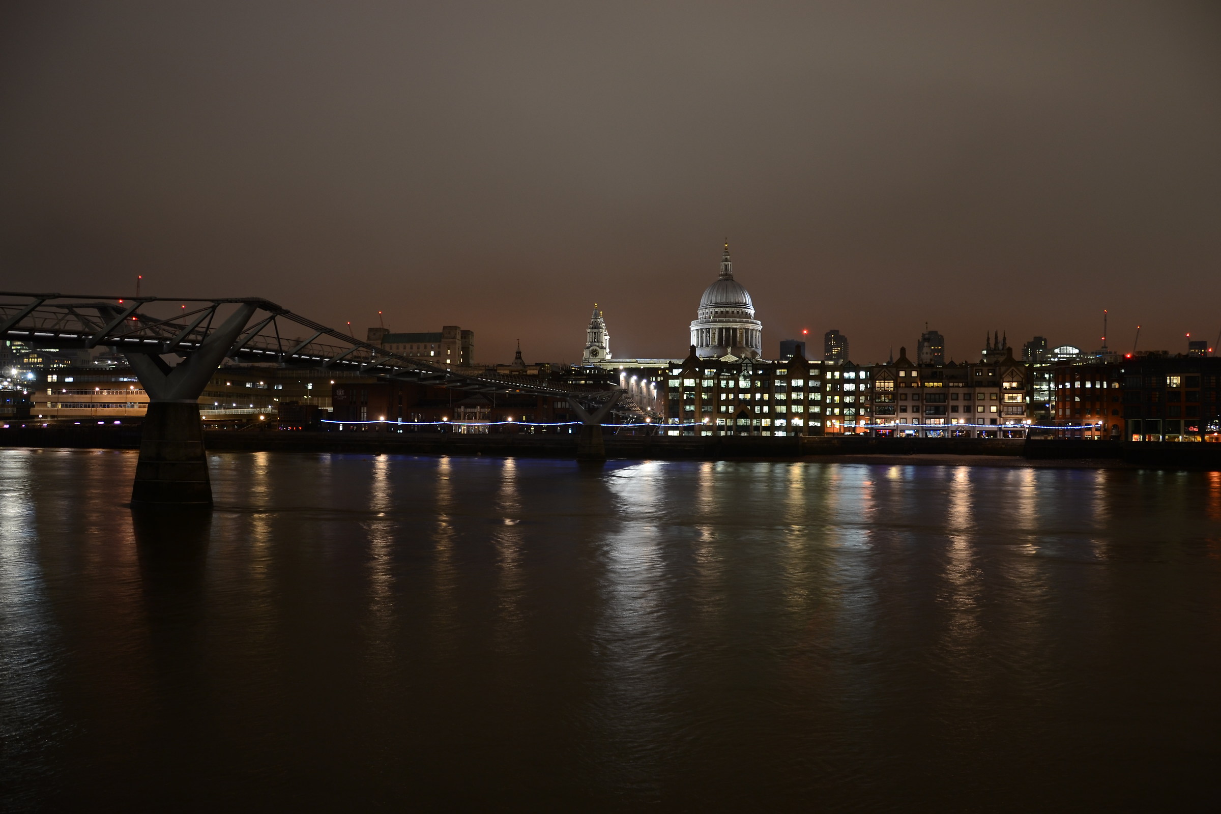 London - Millenium bridge to St Paul's Cathedral