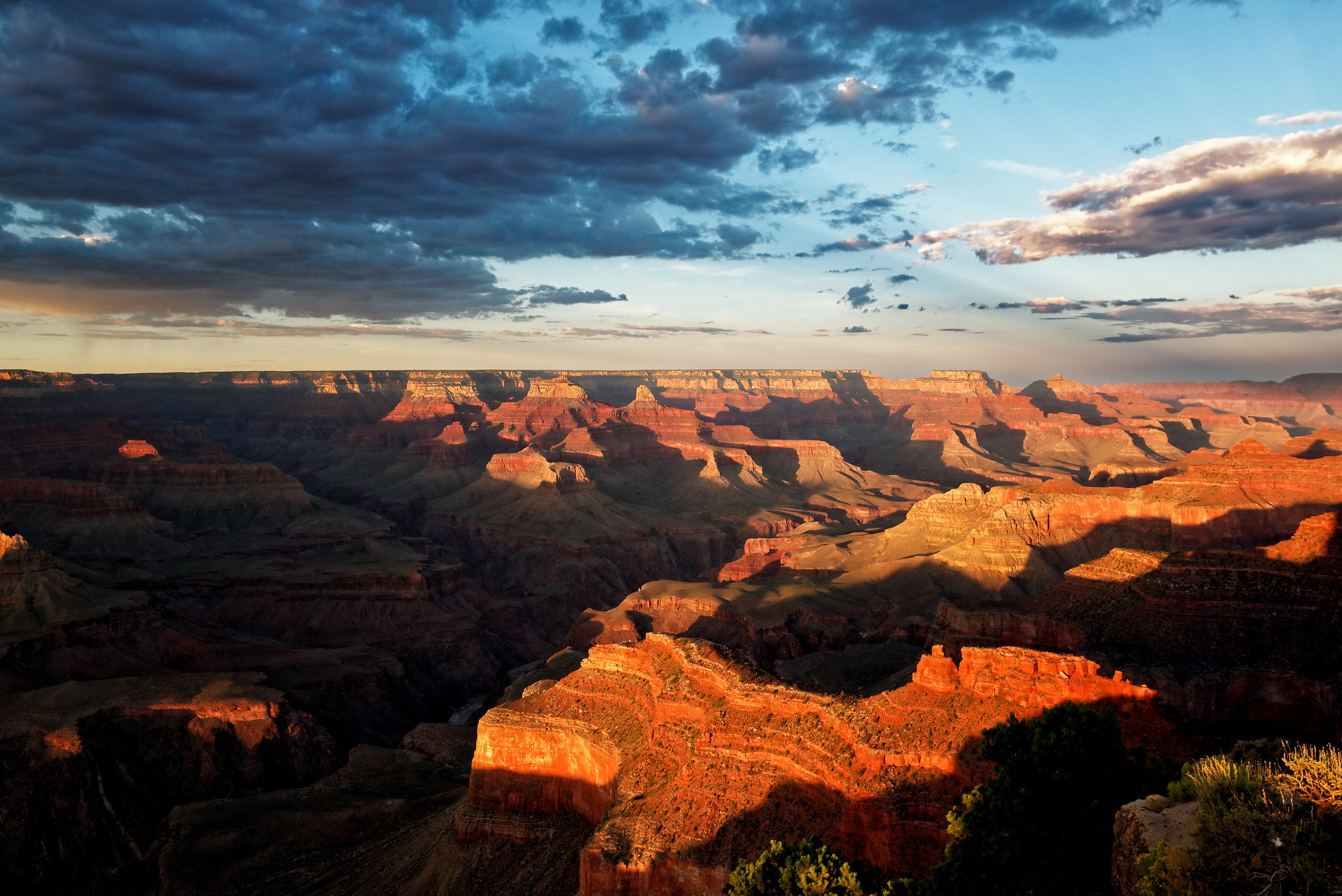 Lights and shadows of the Grand Canyon