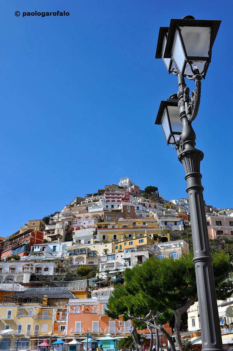 "Climbing" to a lamppost