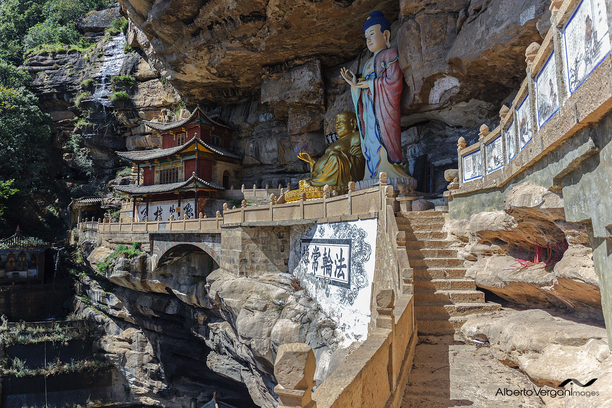 Shibaoshan (Baoxiang Temple)