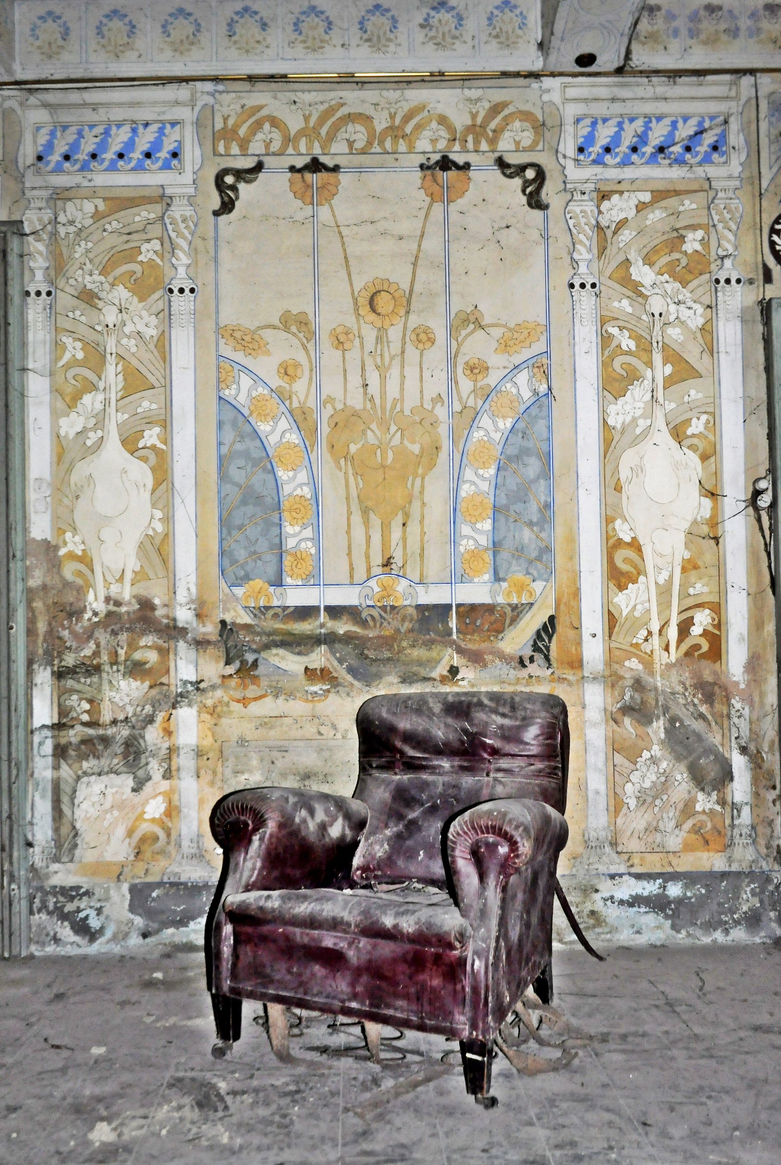 A throne for the ghost guardian