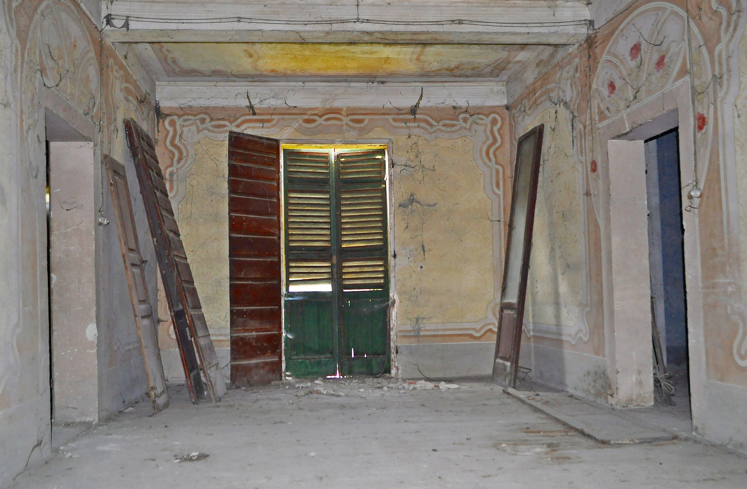 ... worm-eaten frames ...