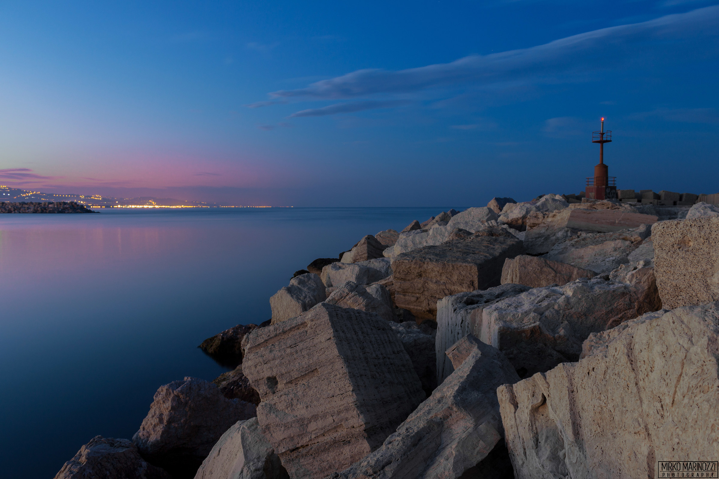 Ultime luci sul mare