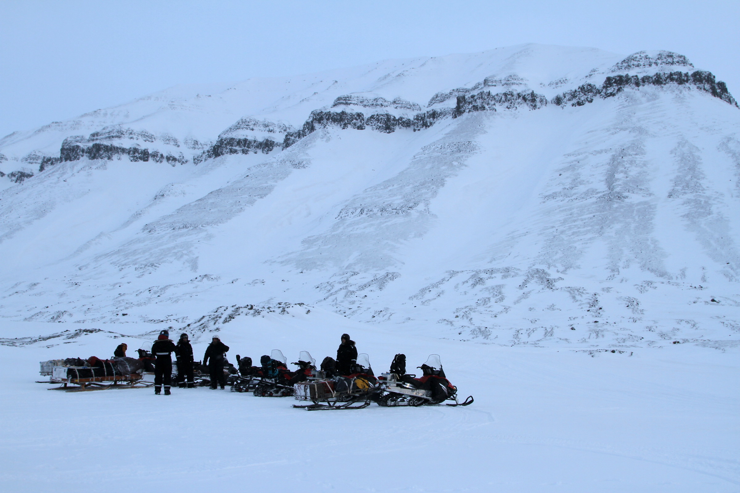 Costa Est in motoslitta alle isole Svalbard