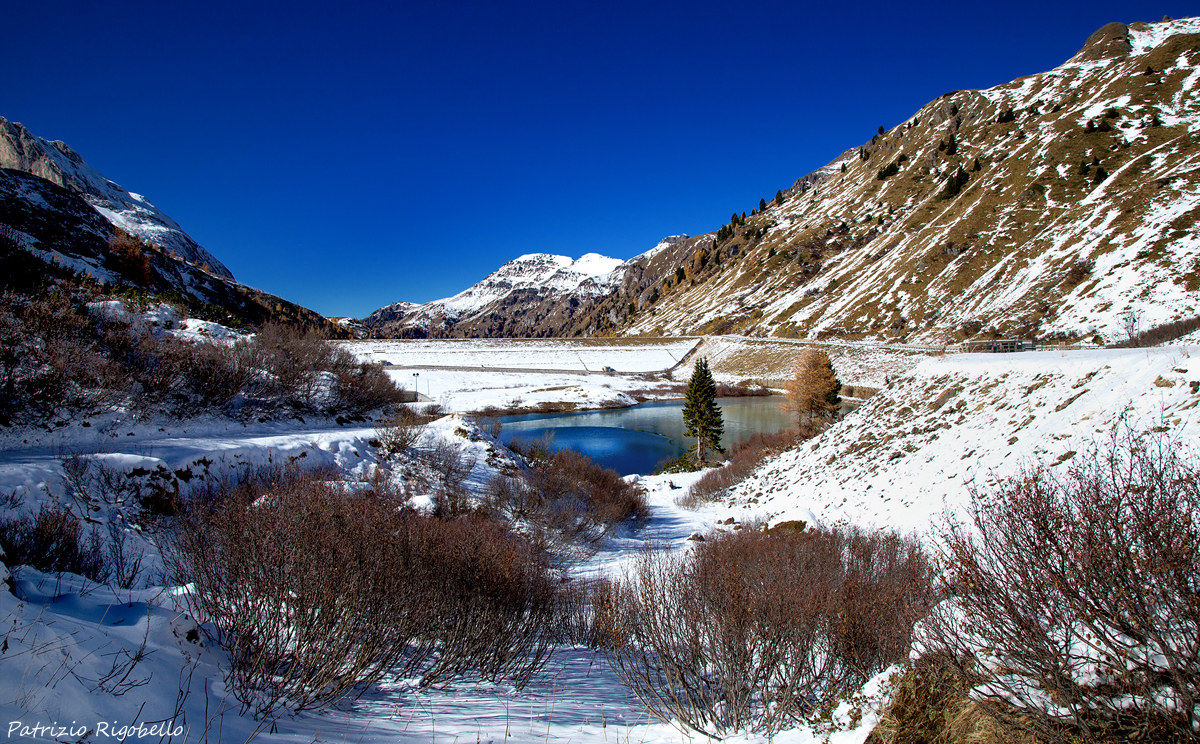 October to Lake Fedaia