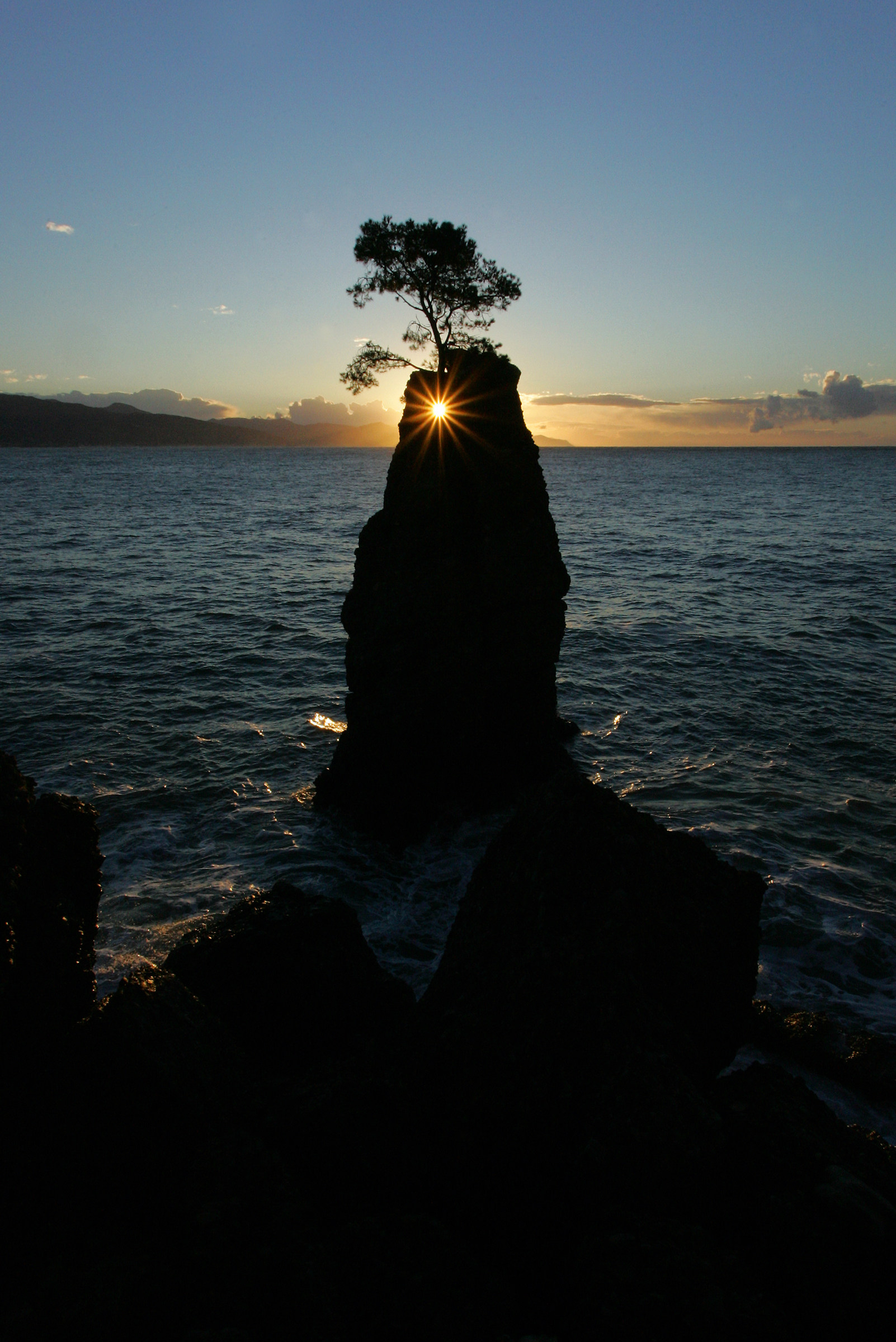 Finestra naturale per il sole che sorge