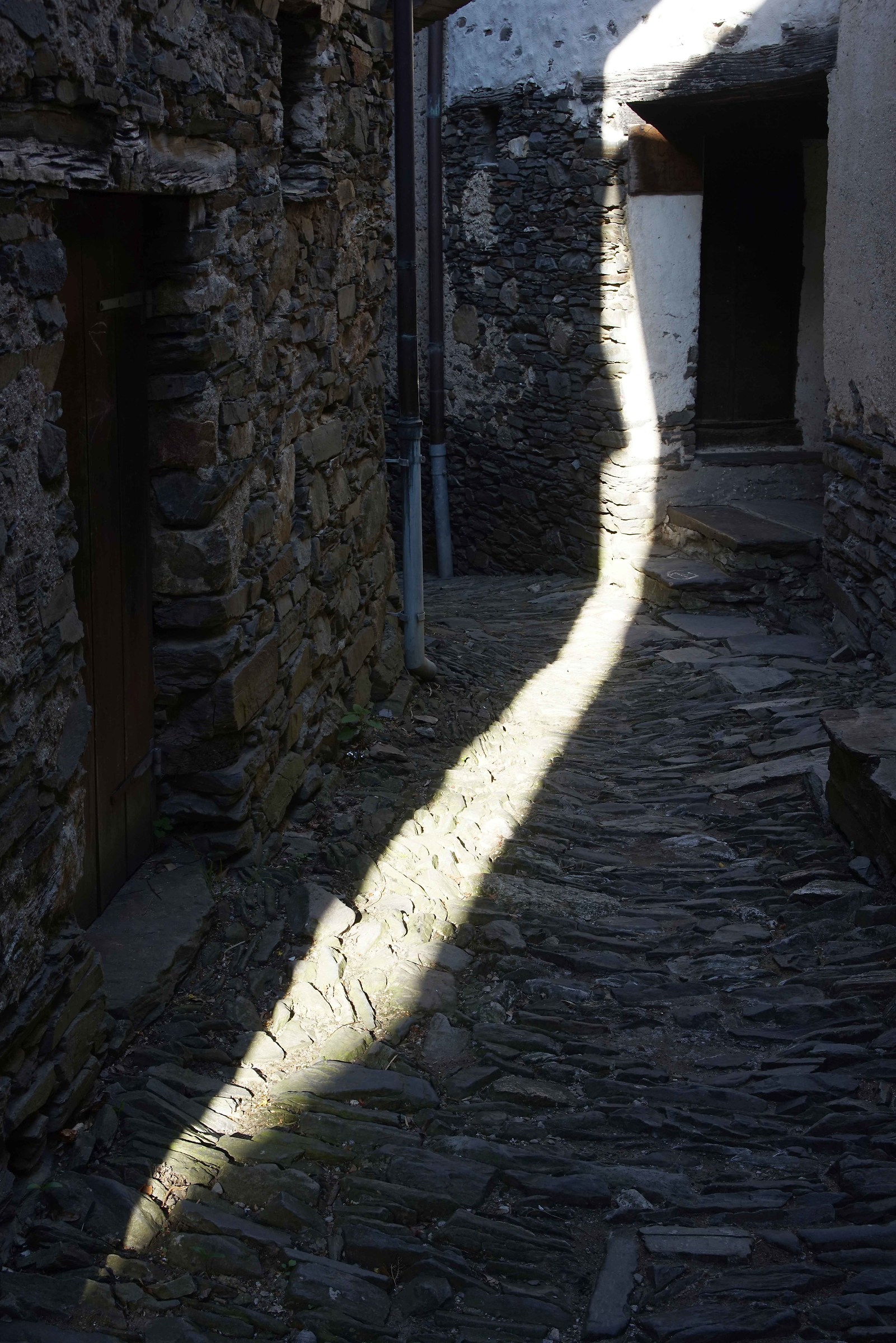 Casting of light in Indemini