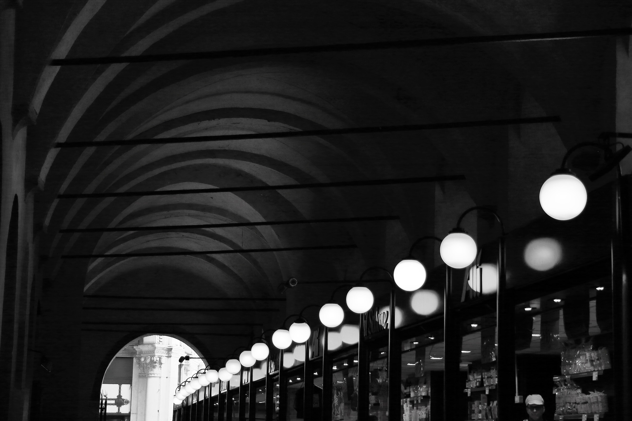 I portici di piazza delle erbe a Padova II