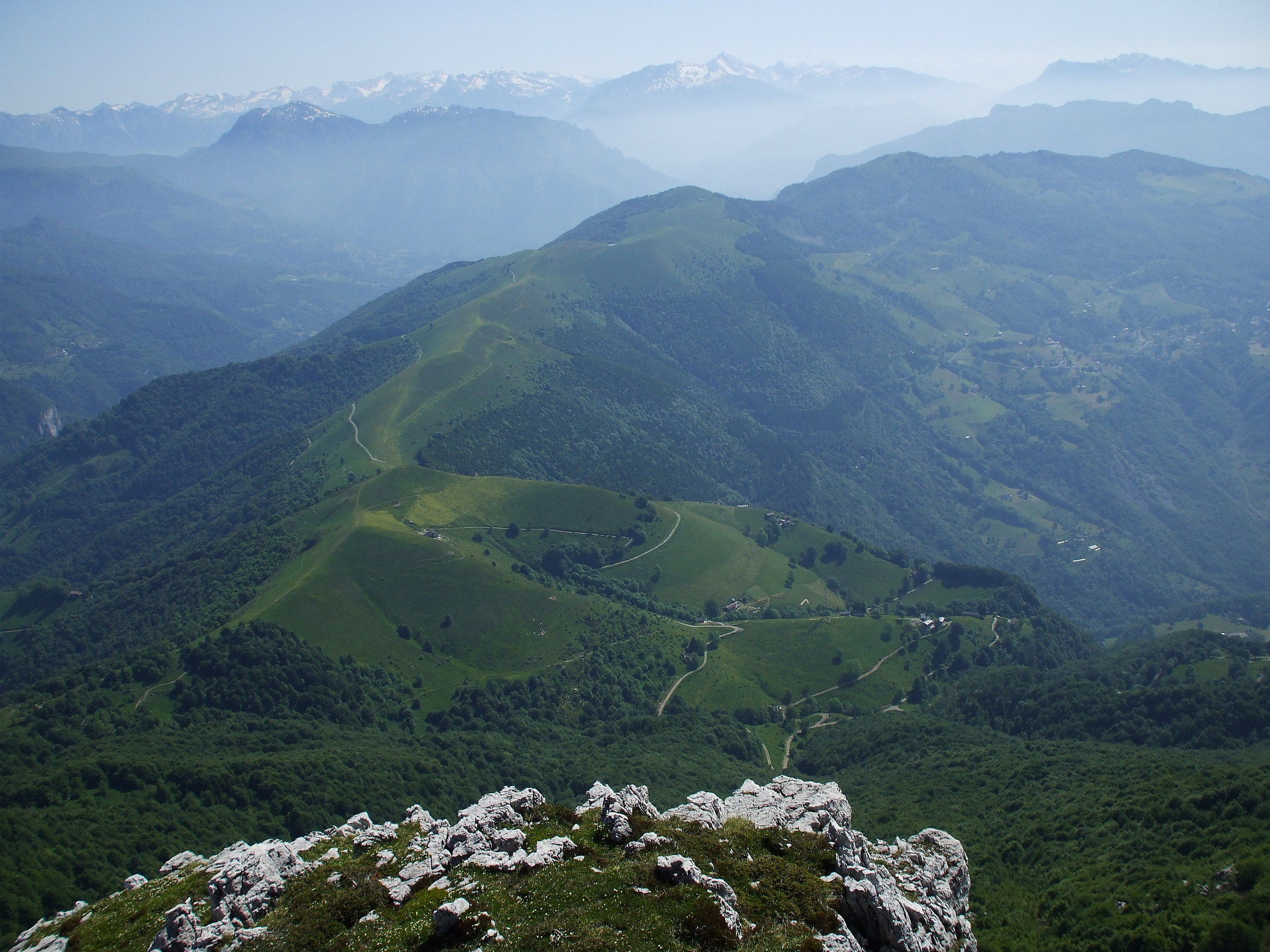 the Palio Costa divides Imagna valley from Val Taleggio