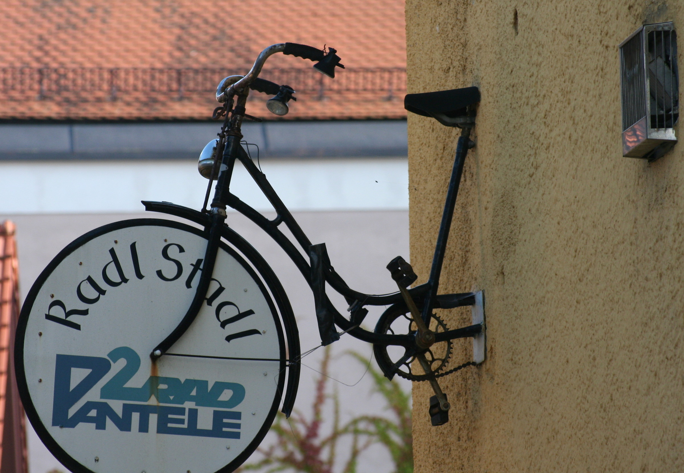 He teaches in Fussen