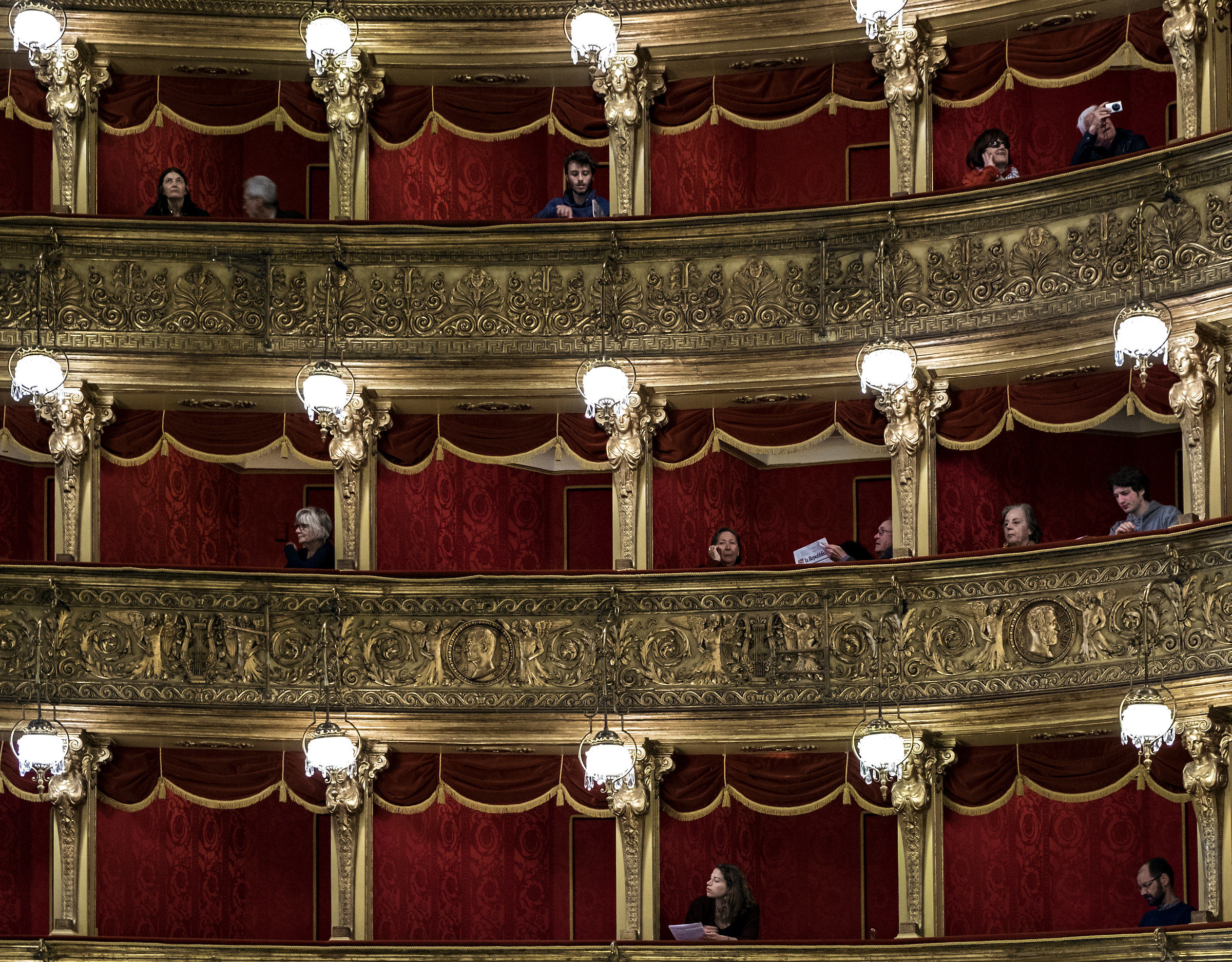 Lo spettacolo deve ancora cominciare