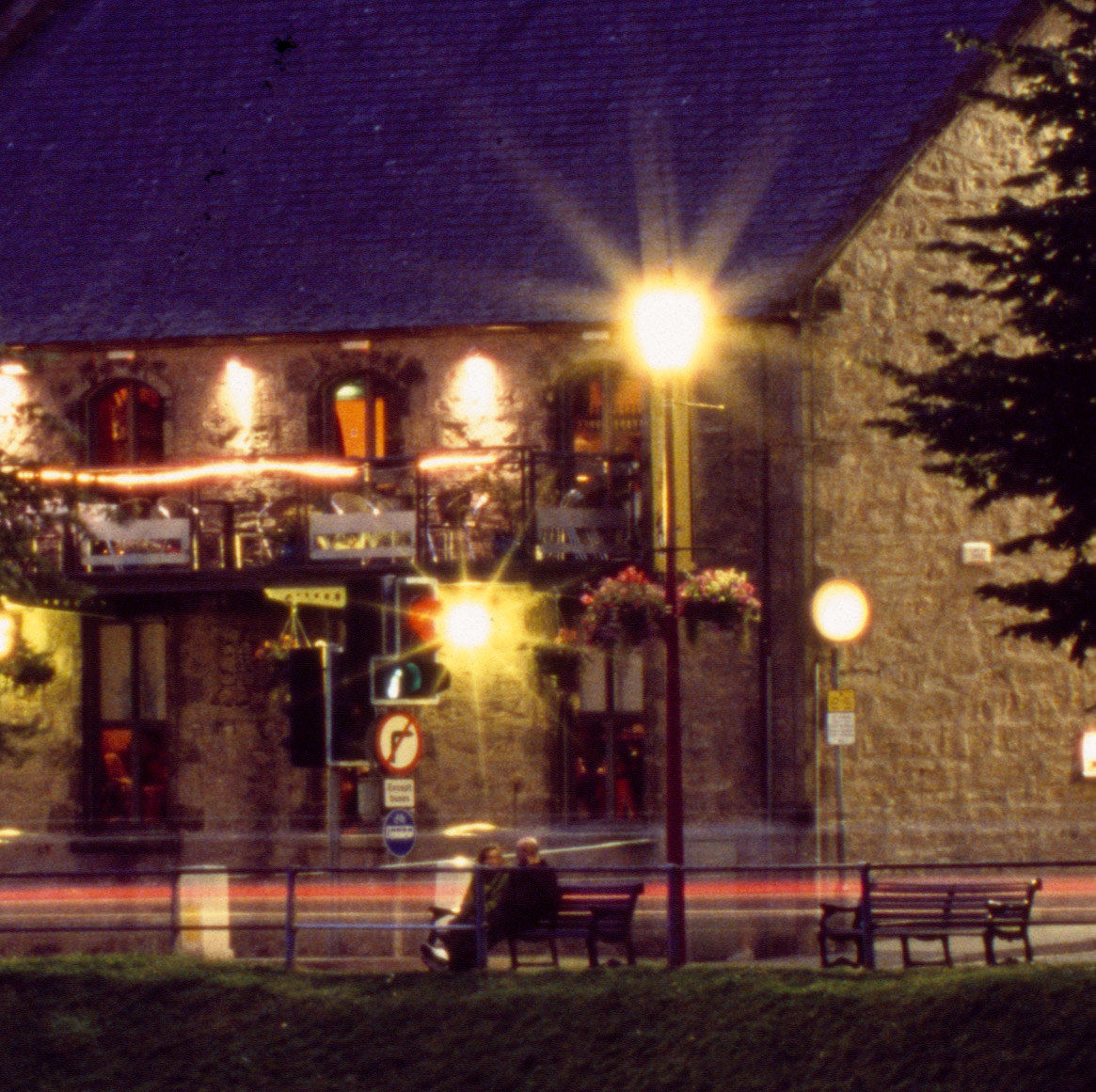 Crop 2 - quadrato rosso al centro.  No masch contrasto