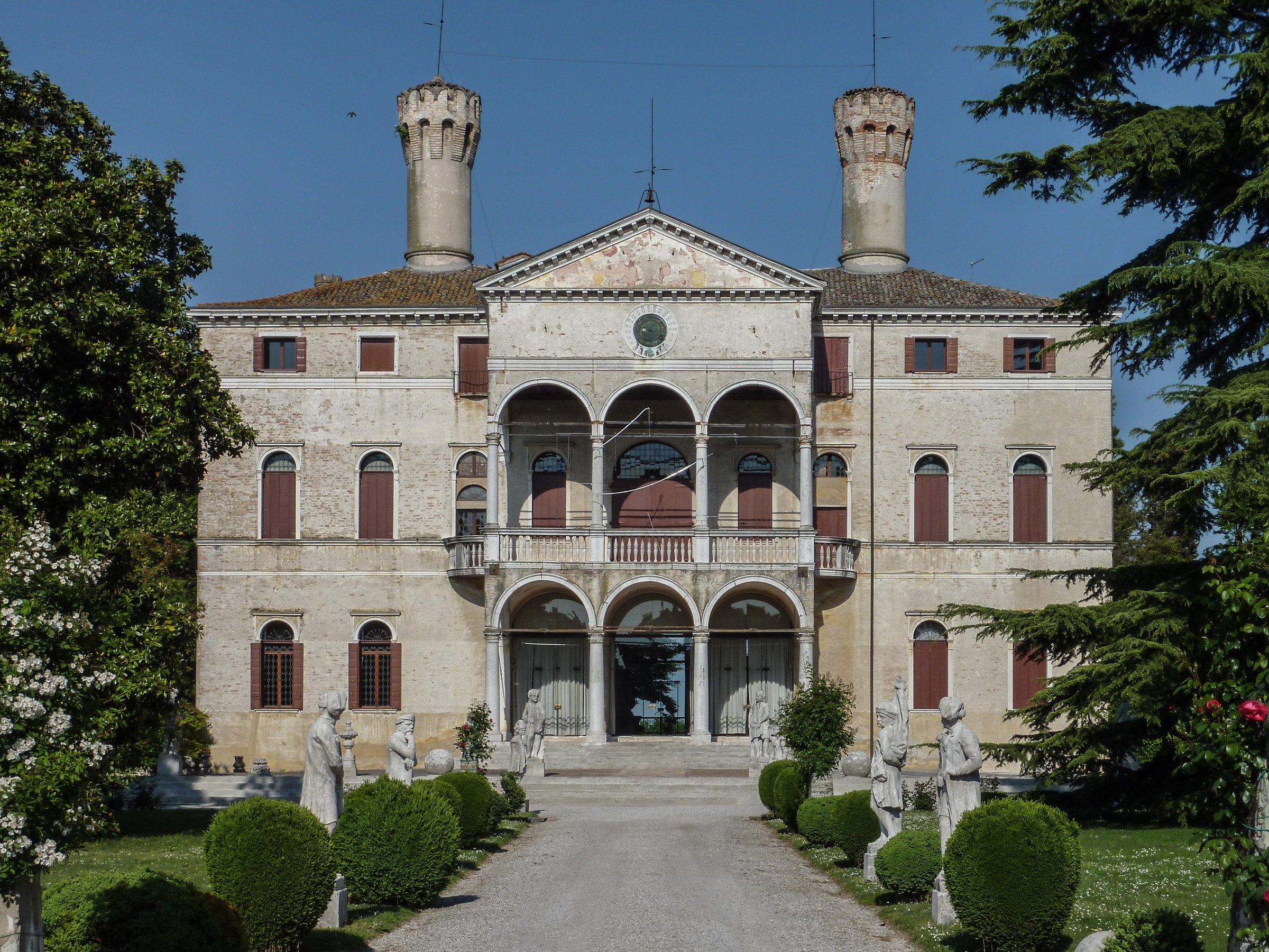 Villa Giustinian Ciani Bassetti, or Castello di Roncade