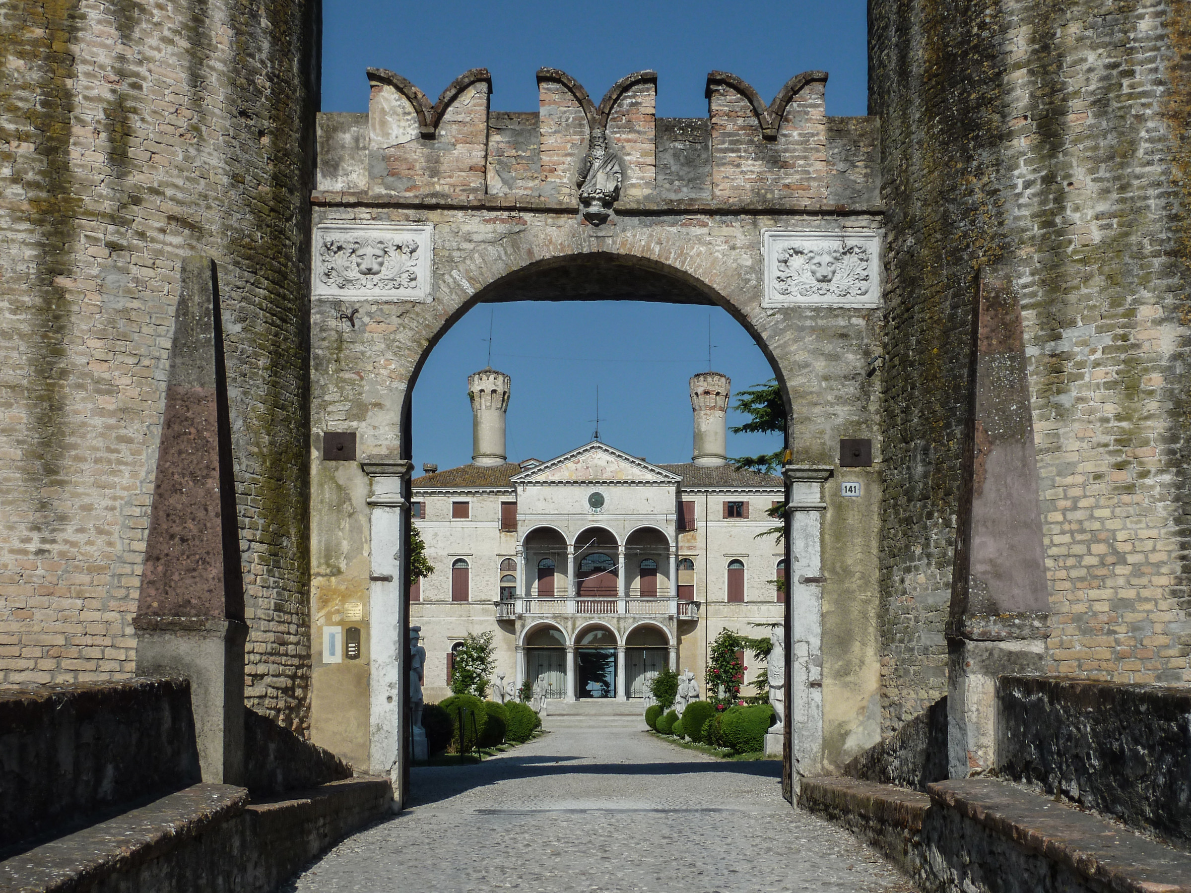 Villa Giustinian, Ciani Bassetti, or Castello di Roncade