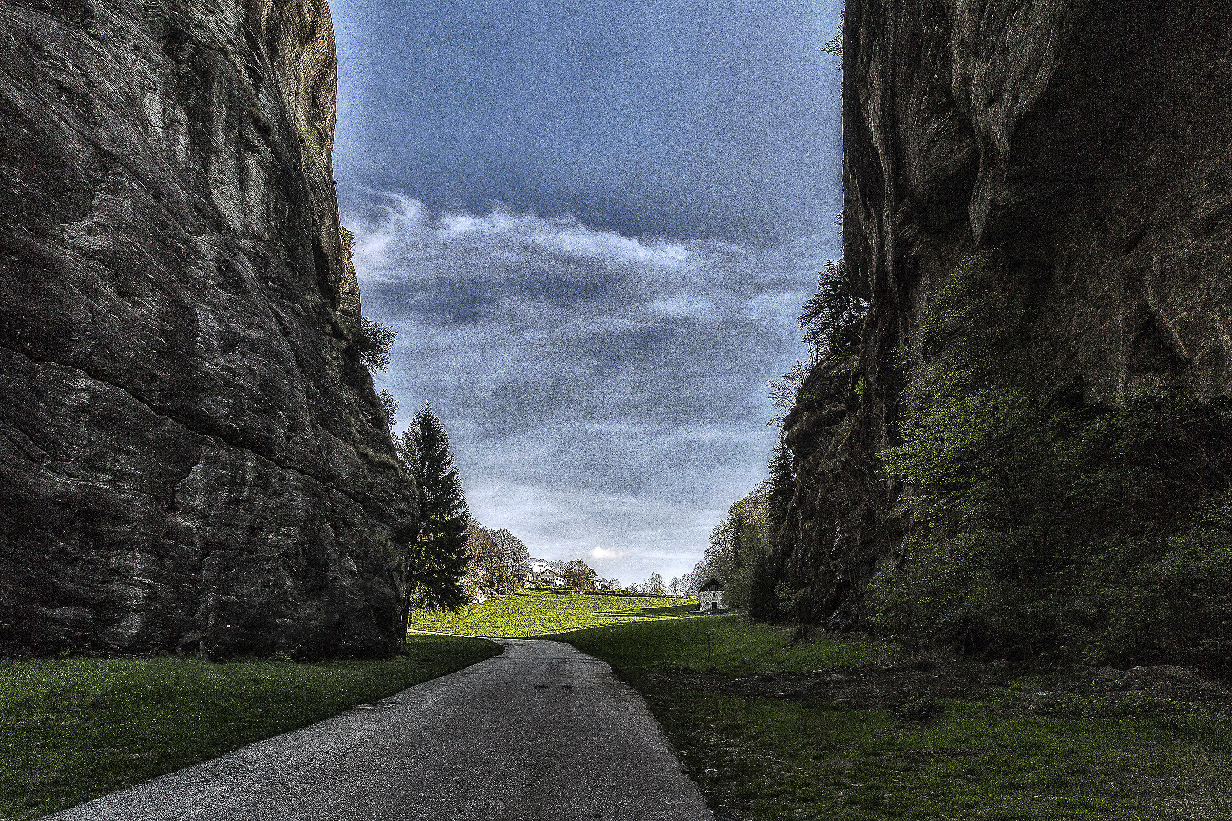 Passaggio tra le frazioni di Premia in Valle Antigorio