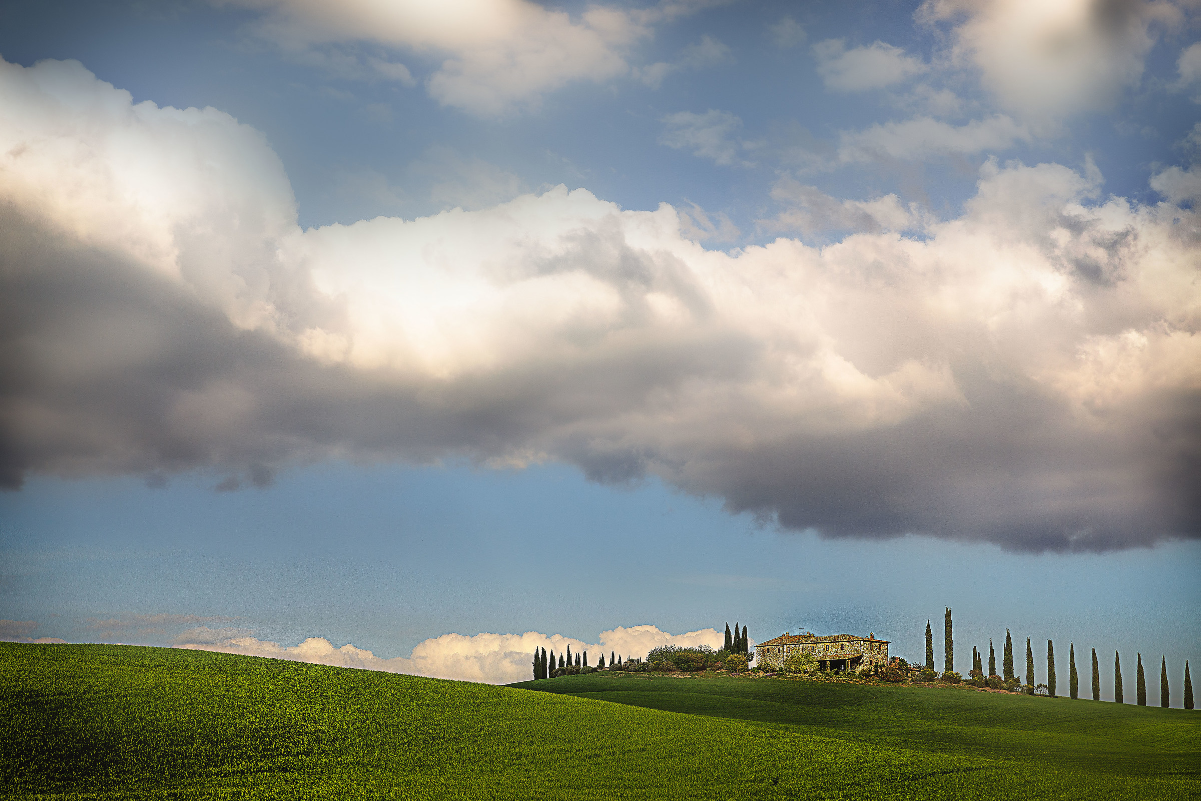 La casa tra i cipressi !!