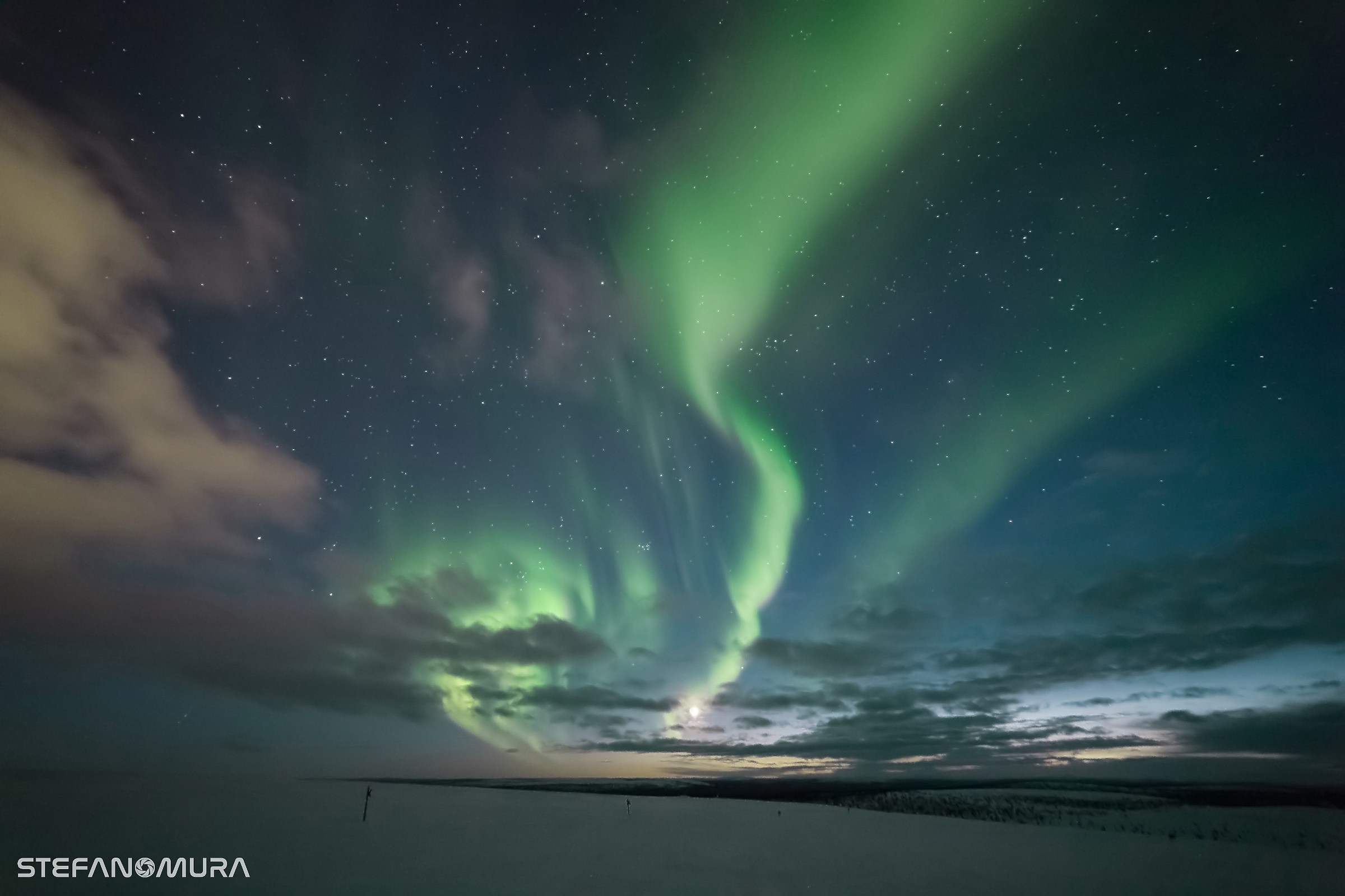 primo quarto di luna al tramonto
