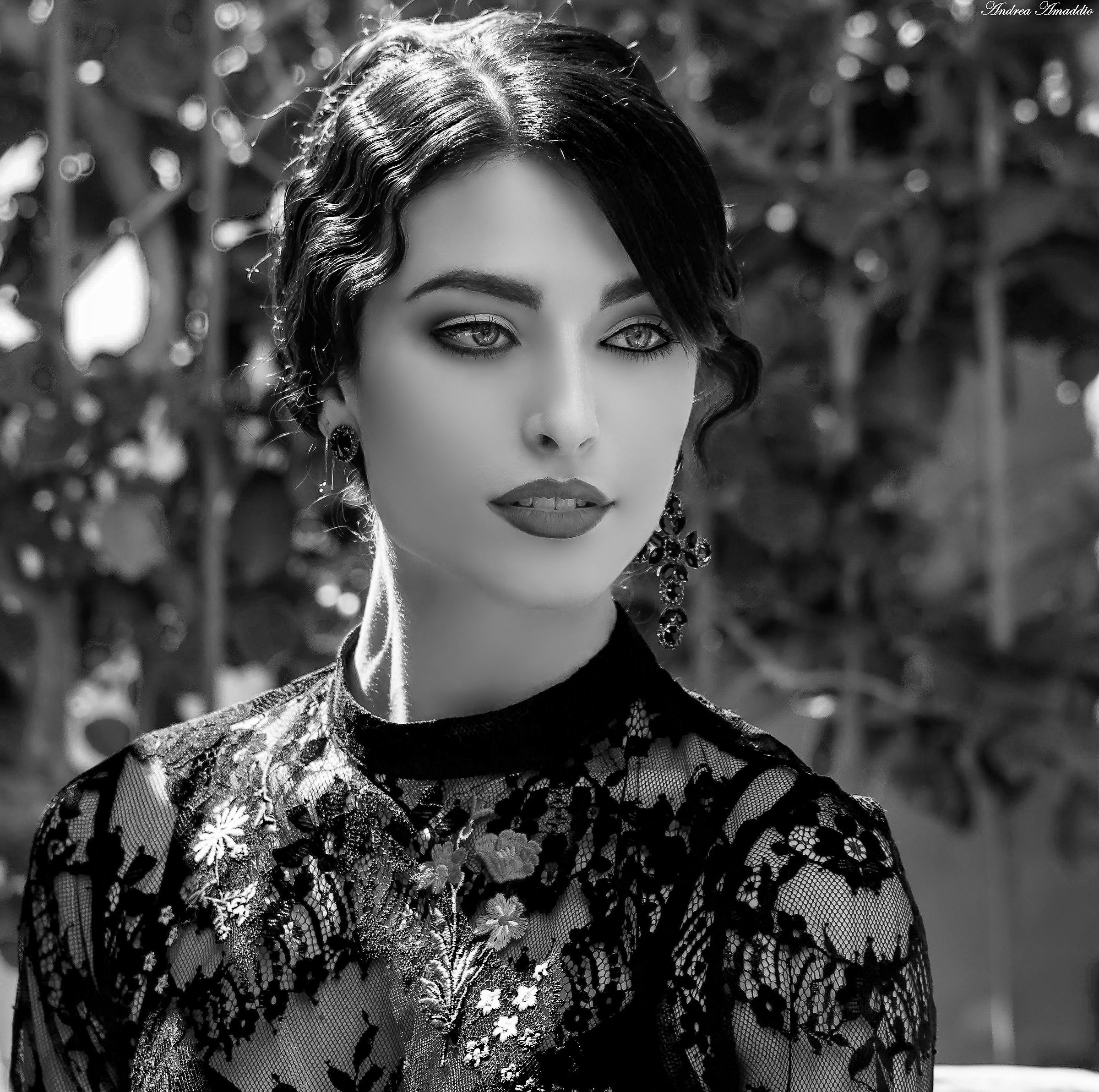 Sicilian woman. Canon 1200d -70mm 1/500 f 4