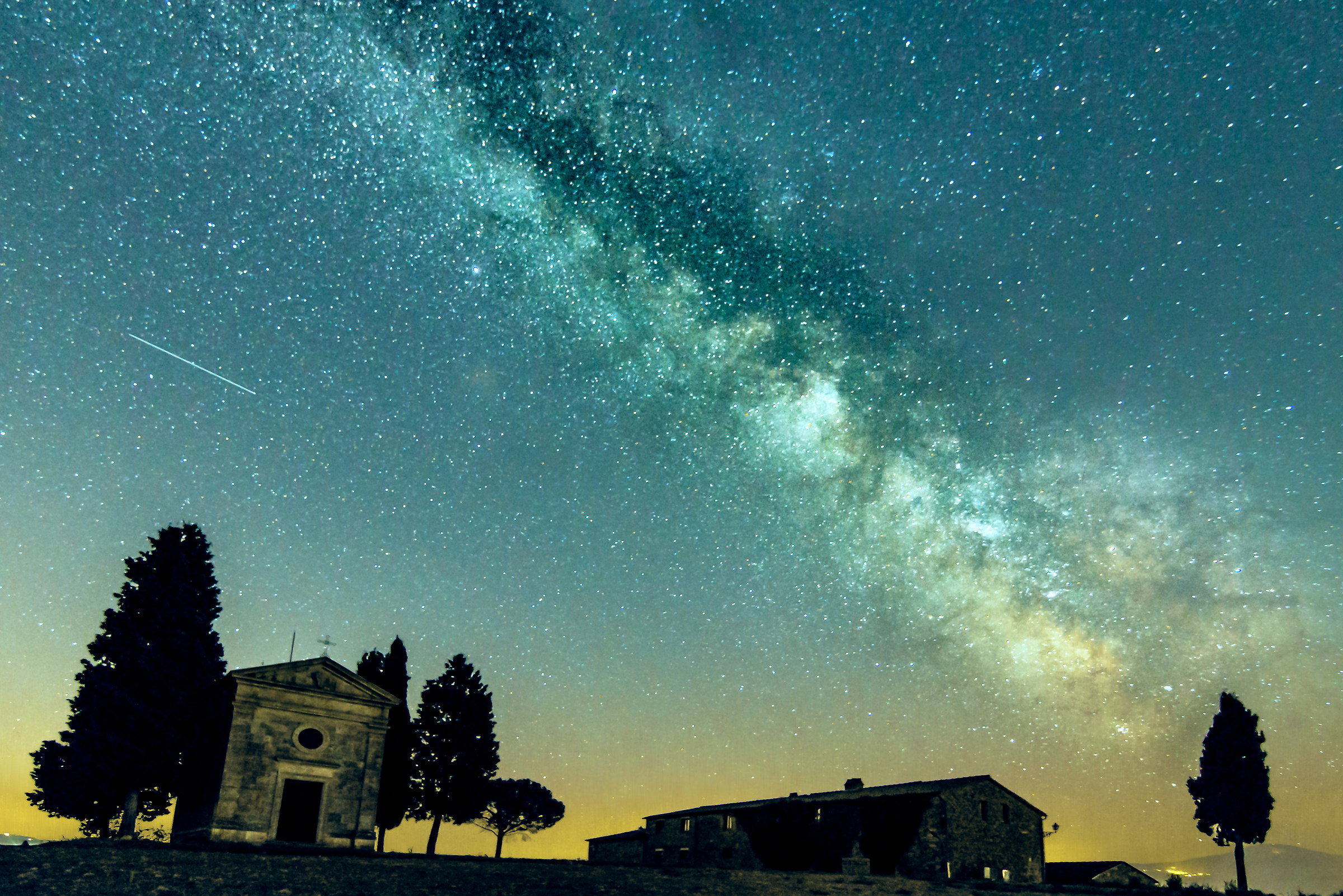Milky way over chapel vitaleta