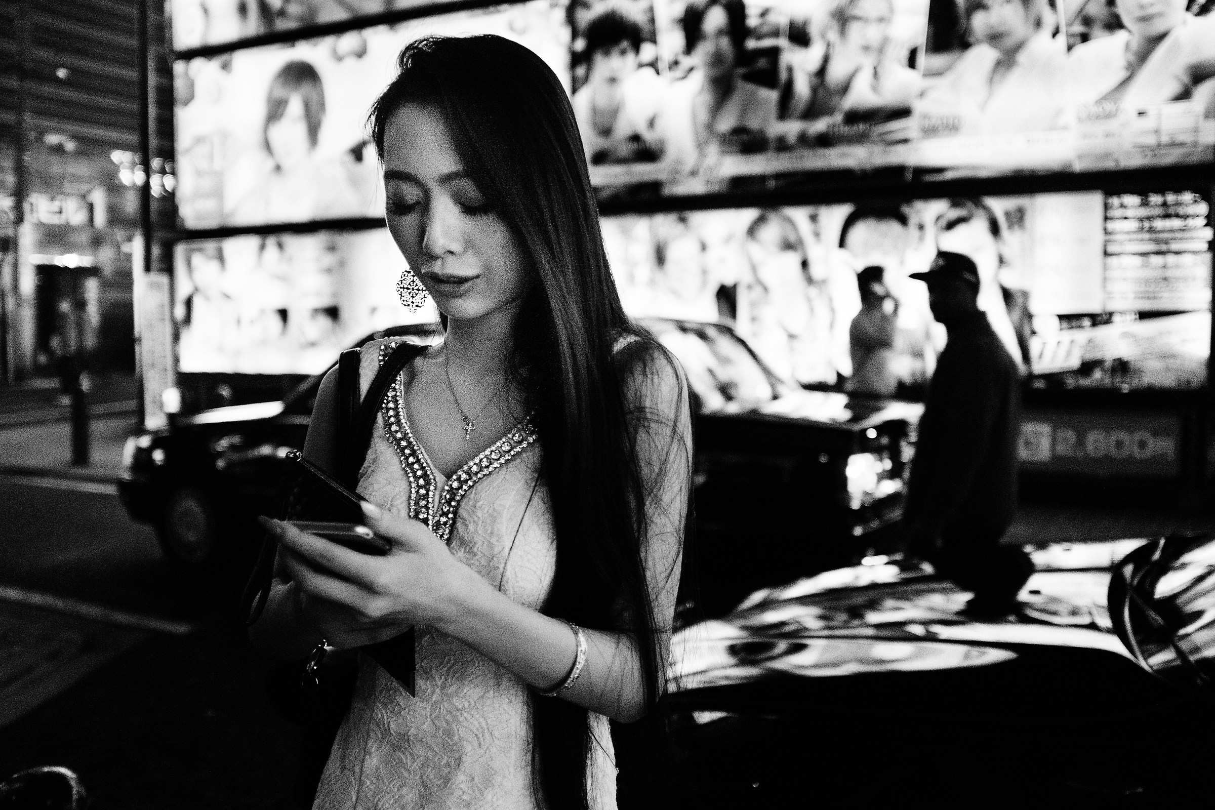 Hey lady you got a phone in your hands ... just okay?