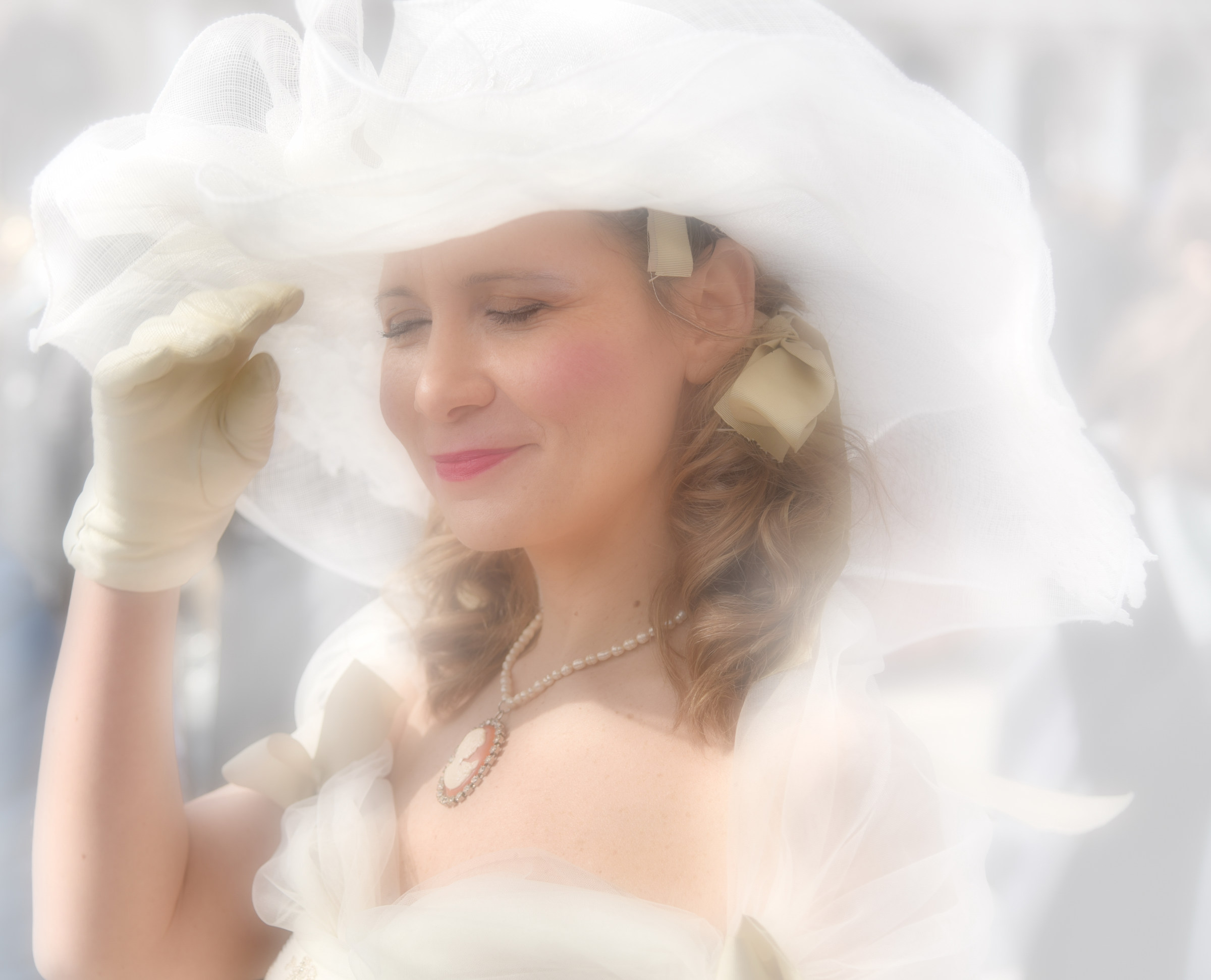 dama vestita di bianco