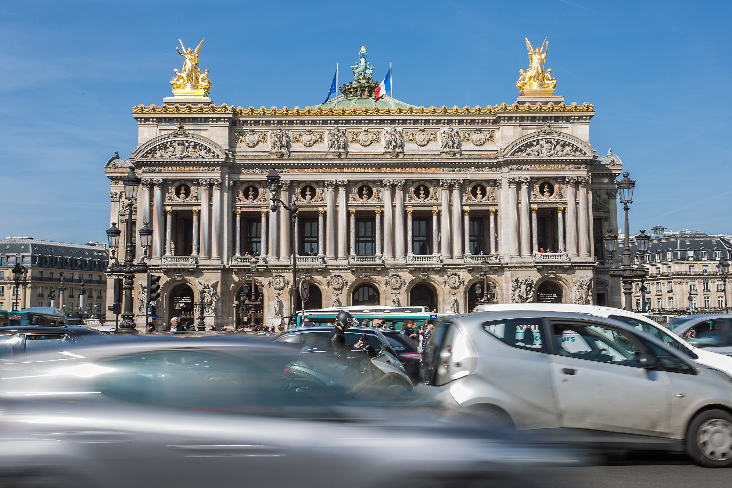 Symphonies outside the Opéra