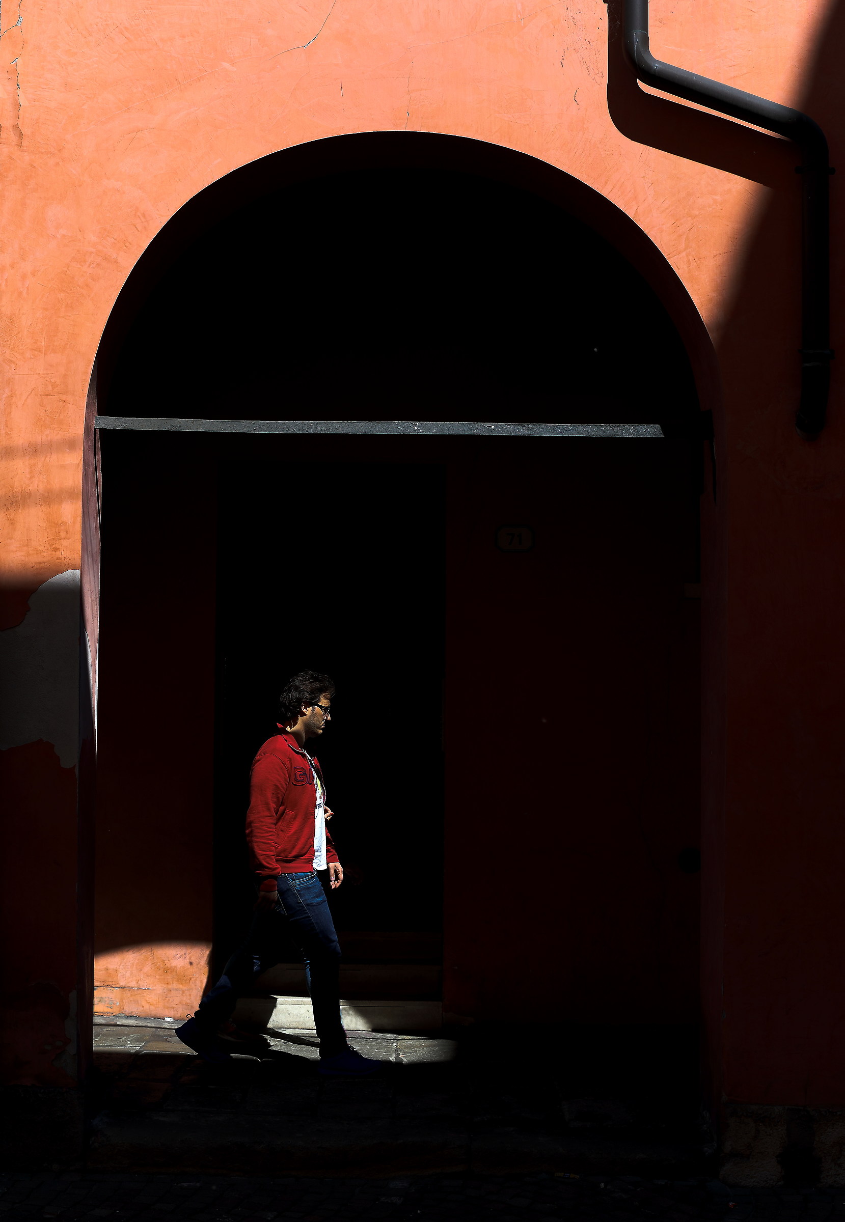 il buio raggiunge luoghi inaccessibili alla luce