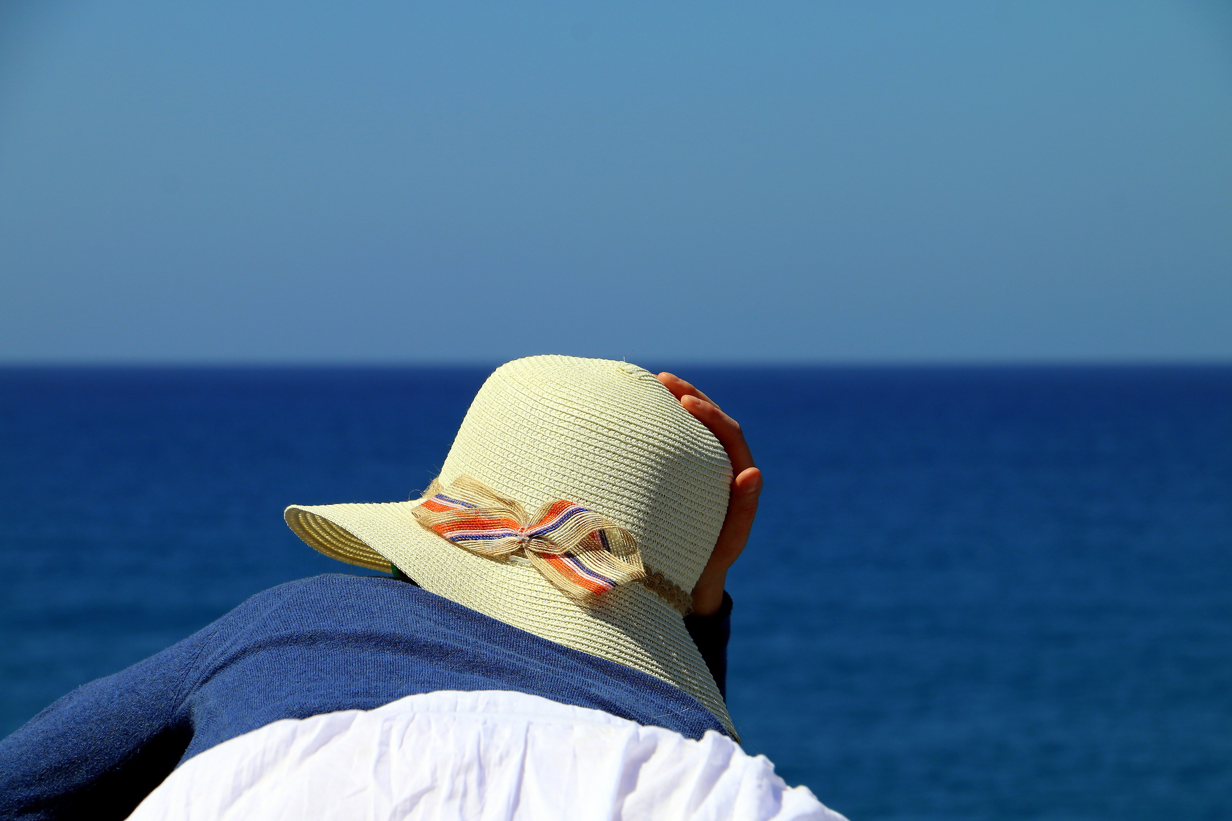 Cefalù. Contemplando il mare.