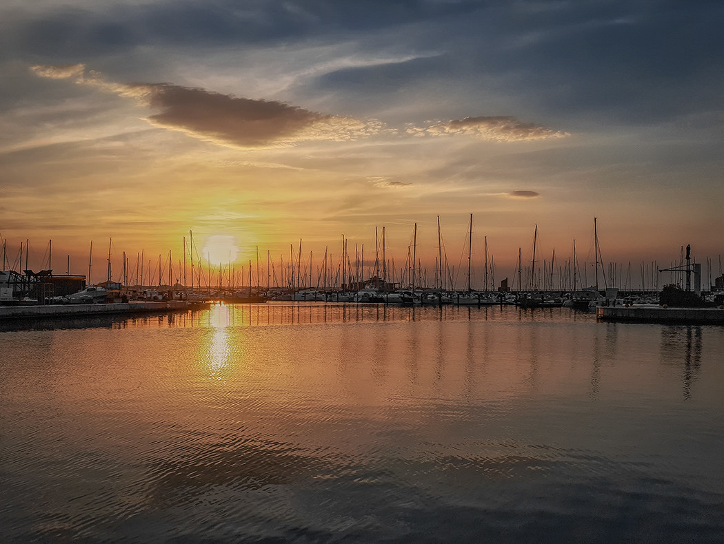 Il sole cala sulla darsena