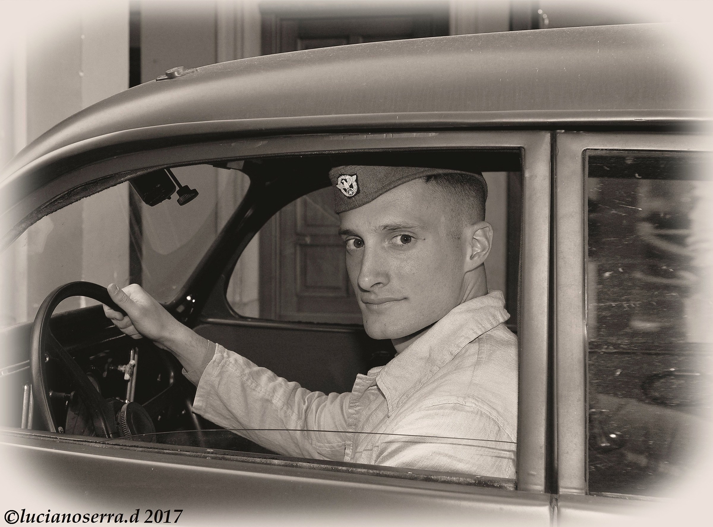 Figurante con divisa militare della II Guerra Mondiale