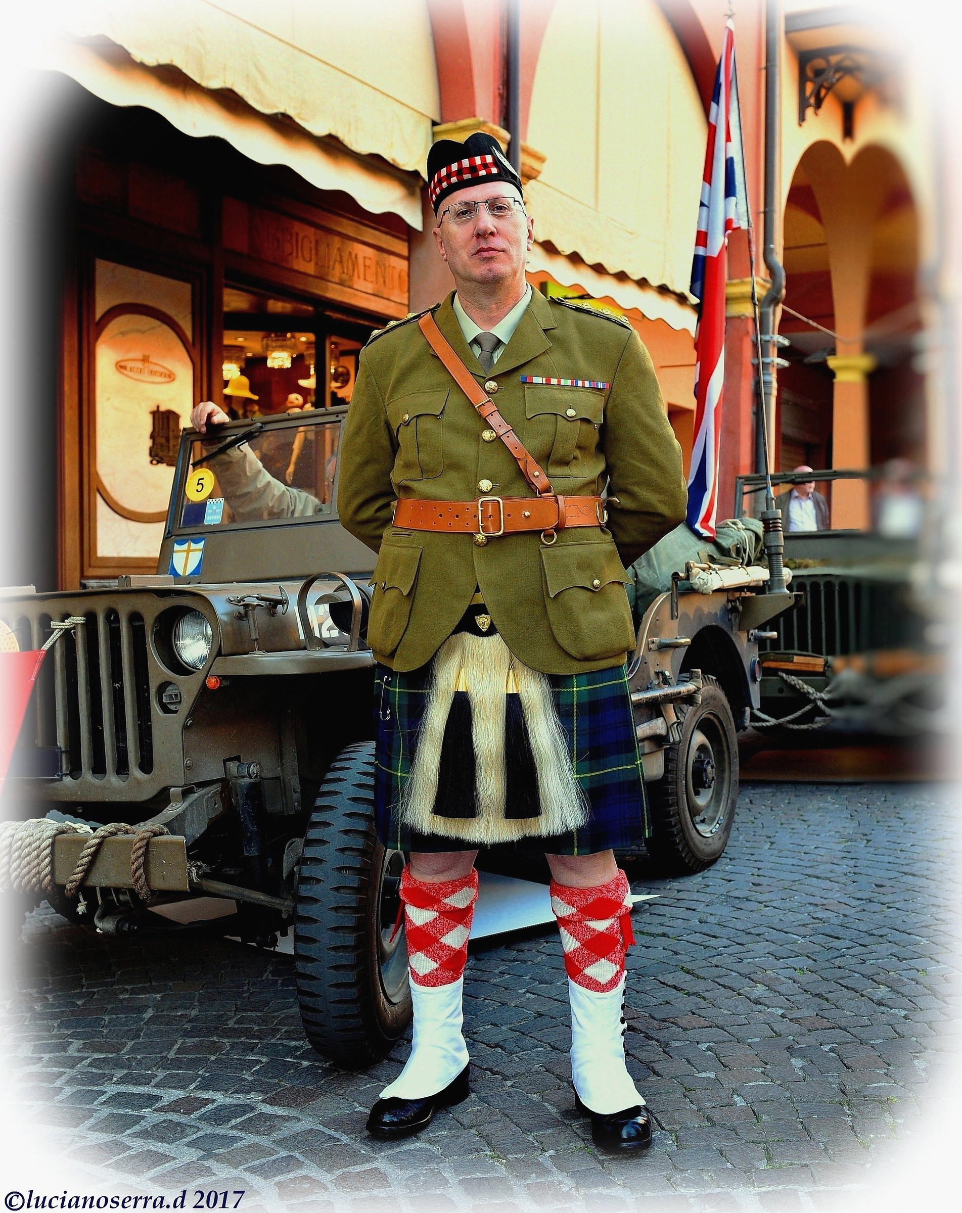 Figurante con divisa militare della II Guerra Mondiale