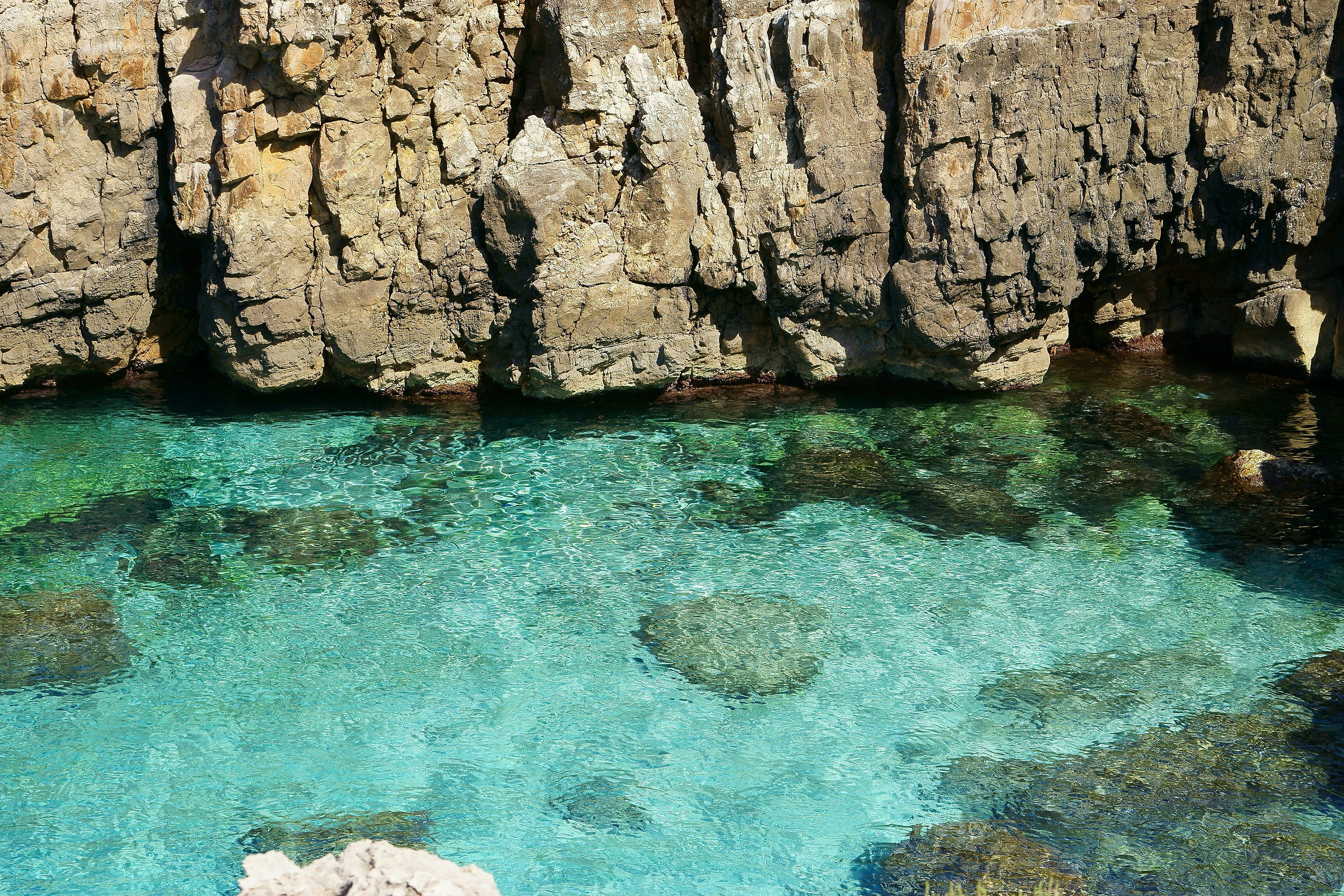 ionio mare dal blu elettrico