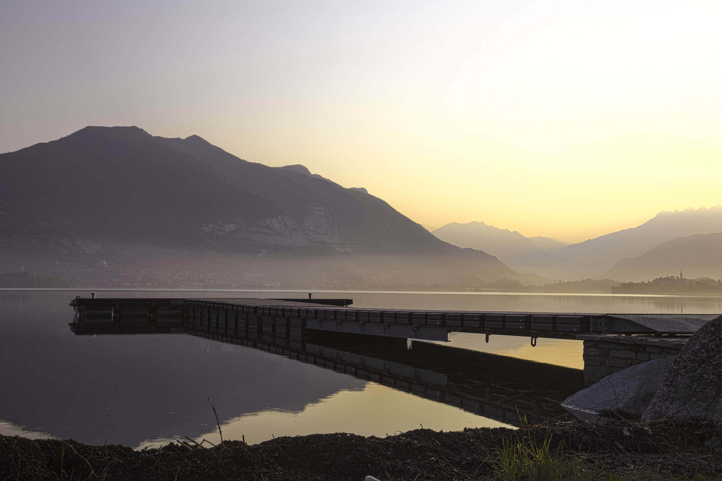 Alba sul lago di Pusiano