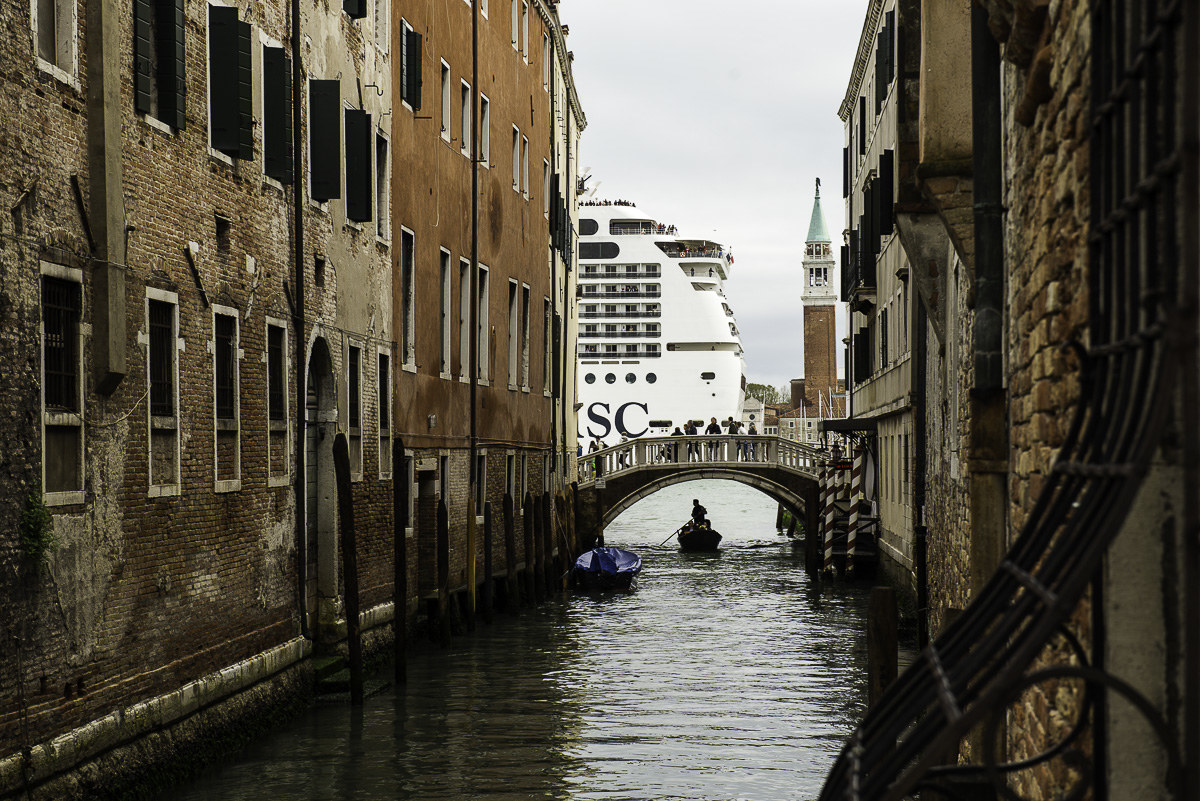 Il passaggio di un transatlantico
