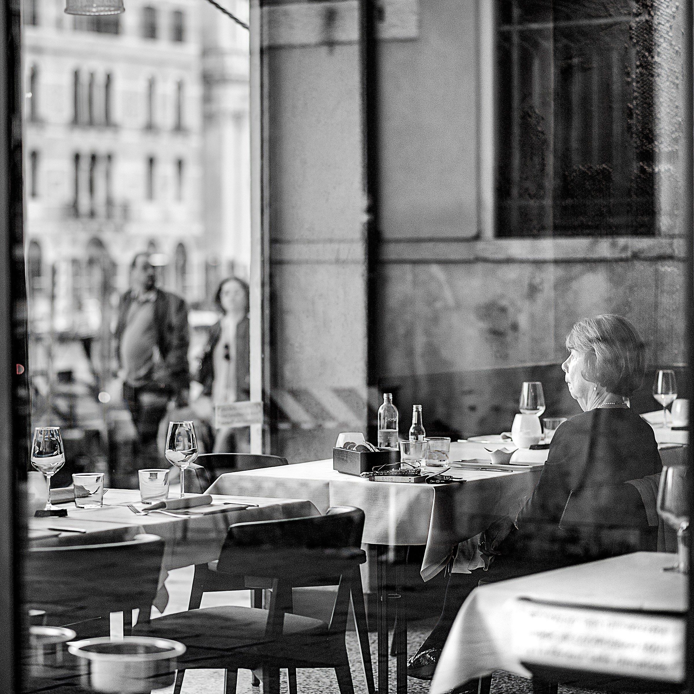 Hopper, black and white