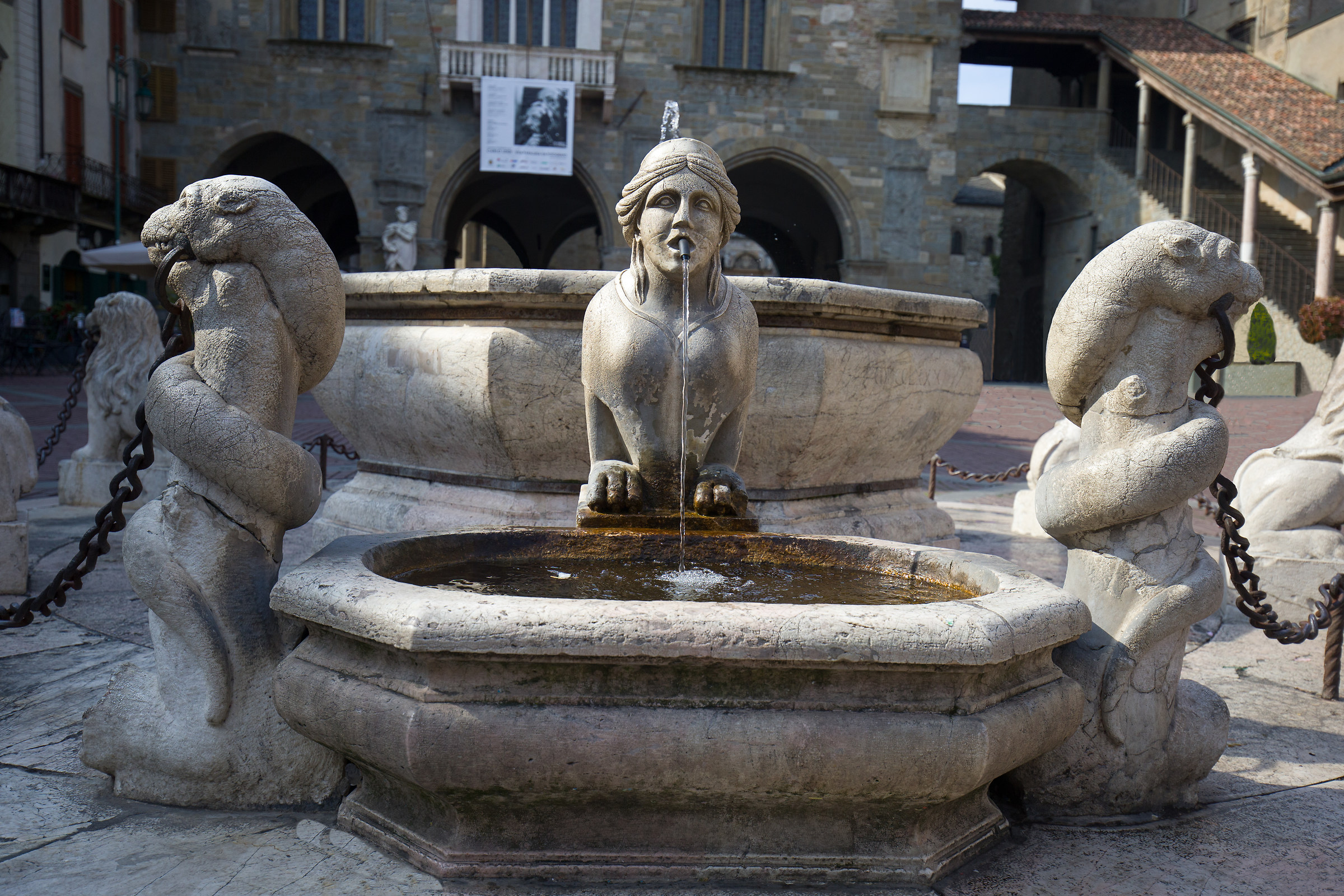 Bergamo Città Alta - La fontana di Piazza Vecchia