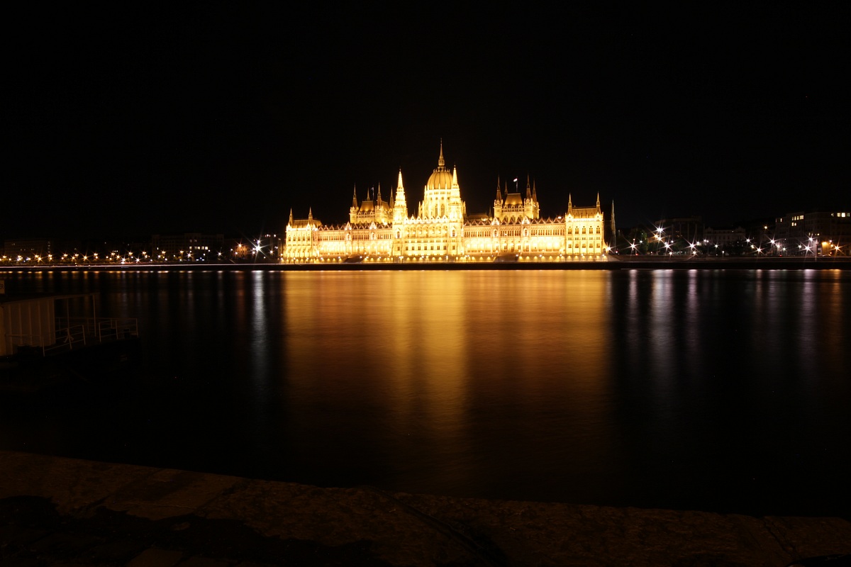 Parlamento sul fiume ...